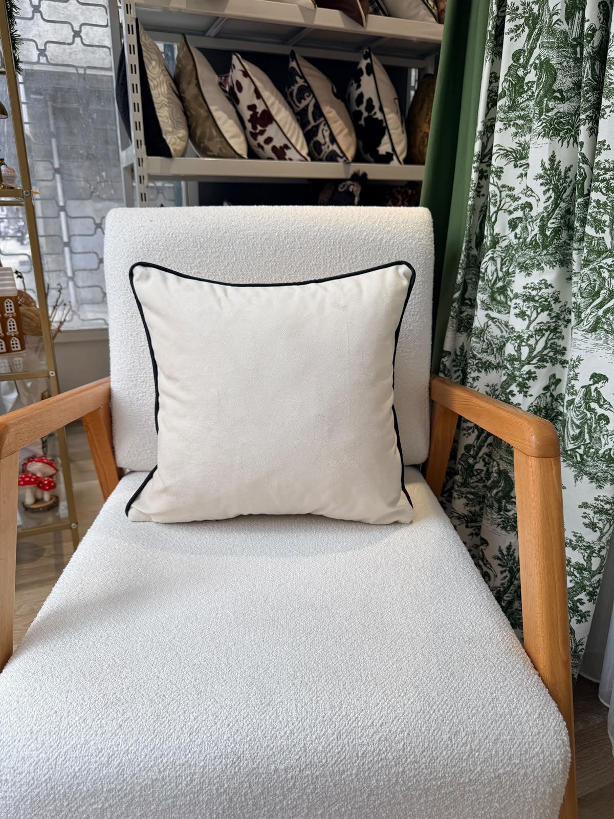 Krem Beyaz Kadife Kırlent Kılıfı Deri Fitilli - 43x43