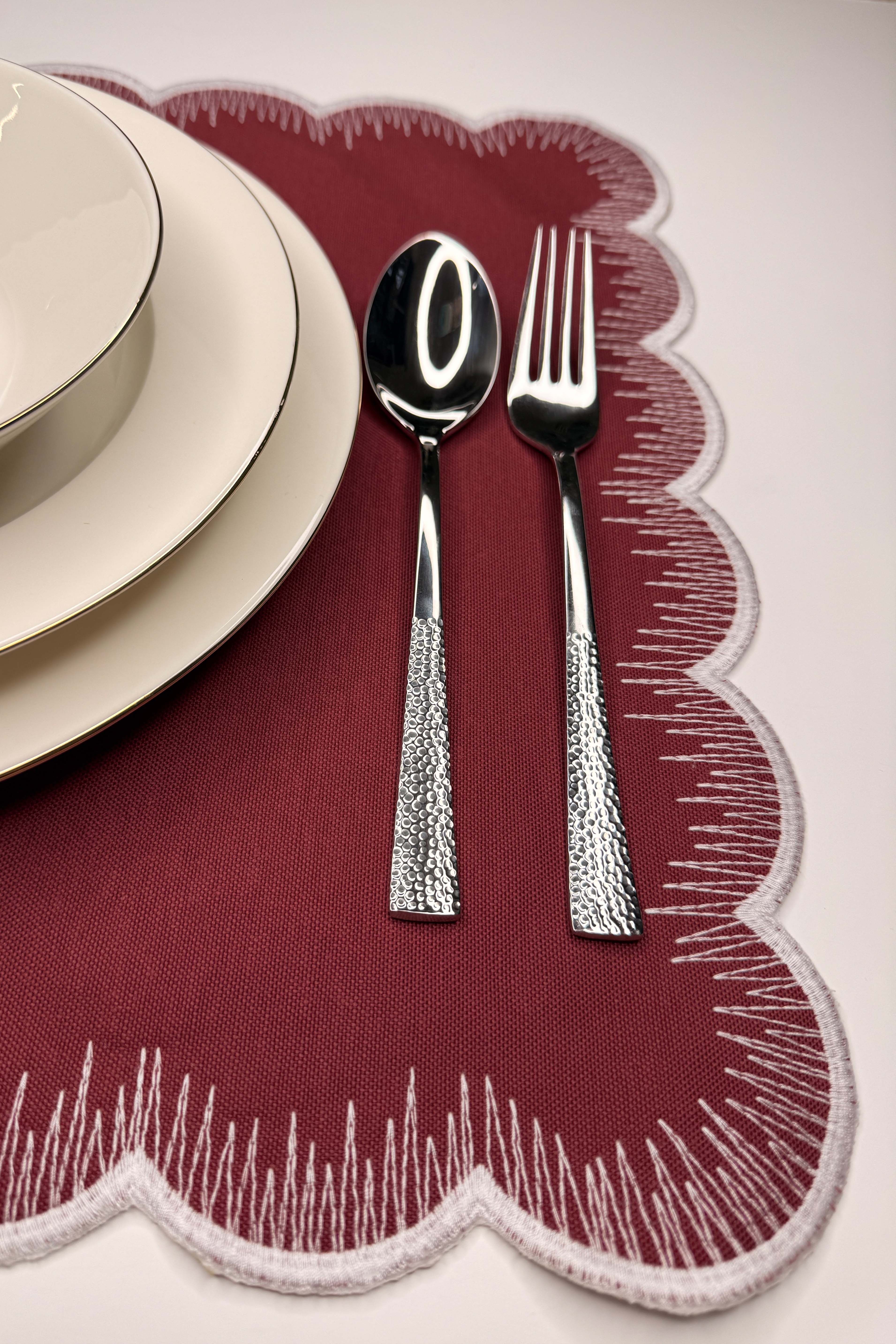 Scallop Kare Bordo Kumaş Nakışlı Amerikan Servis 2 Adet