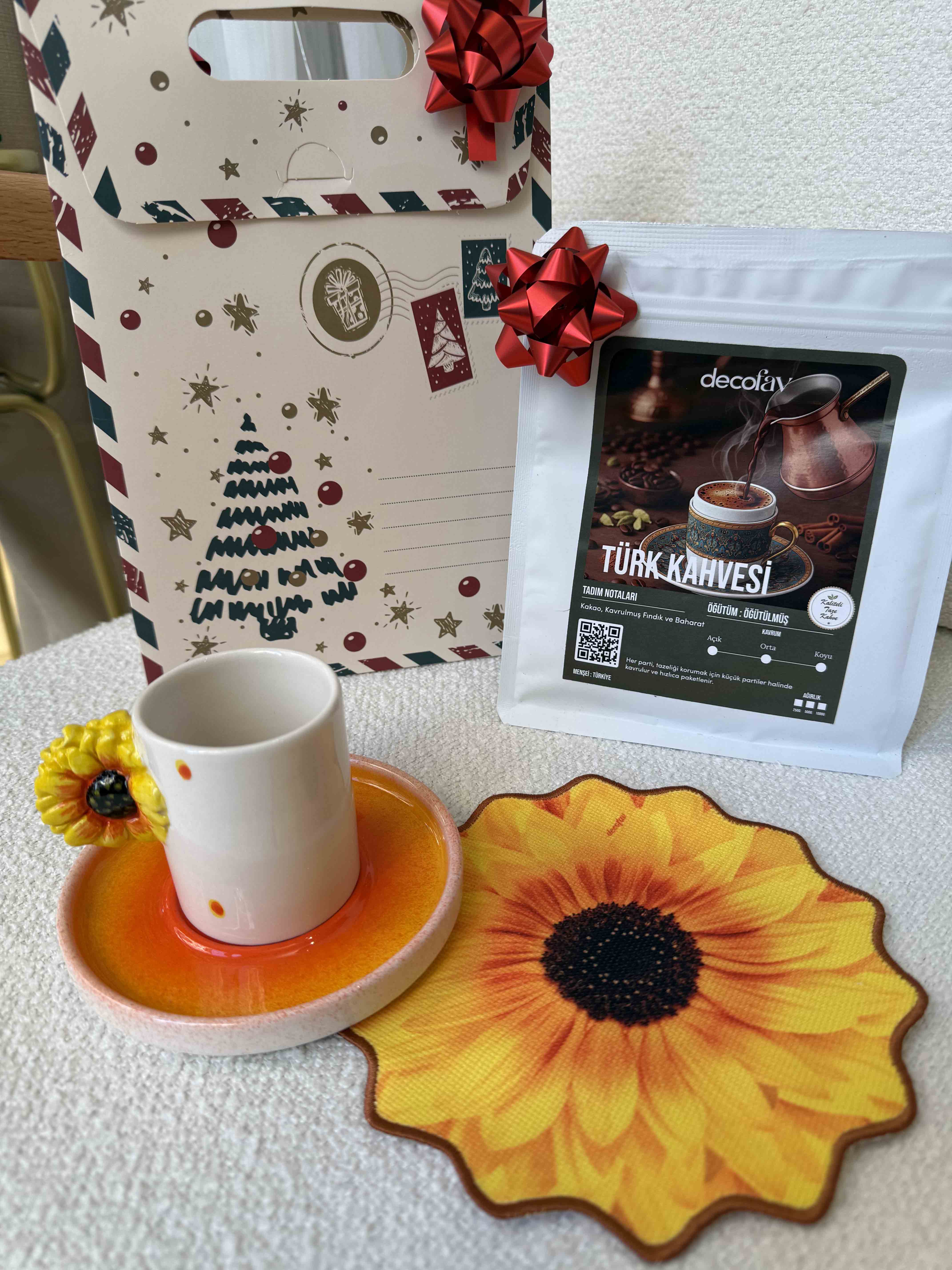 Ayçiçek 1 Kahve, Fincan ve Kokteyl Peçetesi Hediye Seti