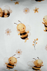 Buzz & Bloom – Arı Temalı İç Dolgulu Petek Dokulu Çocuk Kırlenti (32x32 cm)