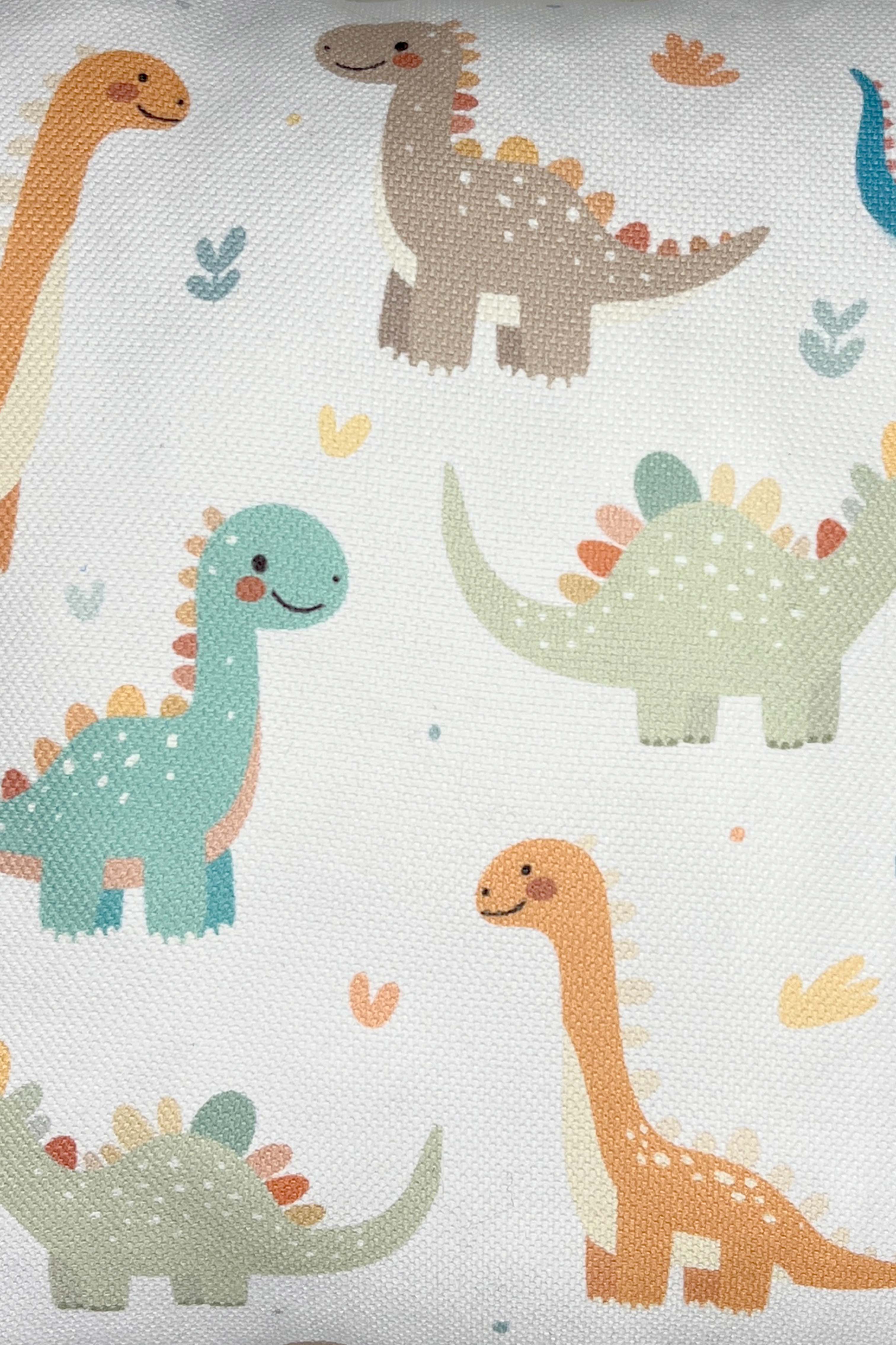 Dino Parade – Dinazor Temalı İç Dolgulu Petek Dokulu Çocuk Kırlenti (32x32 cm)