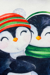 Penguin Hug – Penguen Temalı İç Dolgulu Petek Dokulu Çocuk Kırlenti (32x32 cm)
