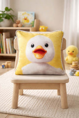 Quirky Duck – Yavru Ördek Temalı İç Dolgulu Dijital Baskılı Kadife Çocuk Kırlenti (32x32 cm)