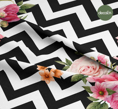 Zigzag Zemin Çiçek Desenli Dijital Baskılı Kumaş