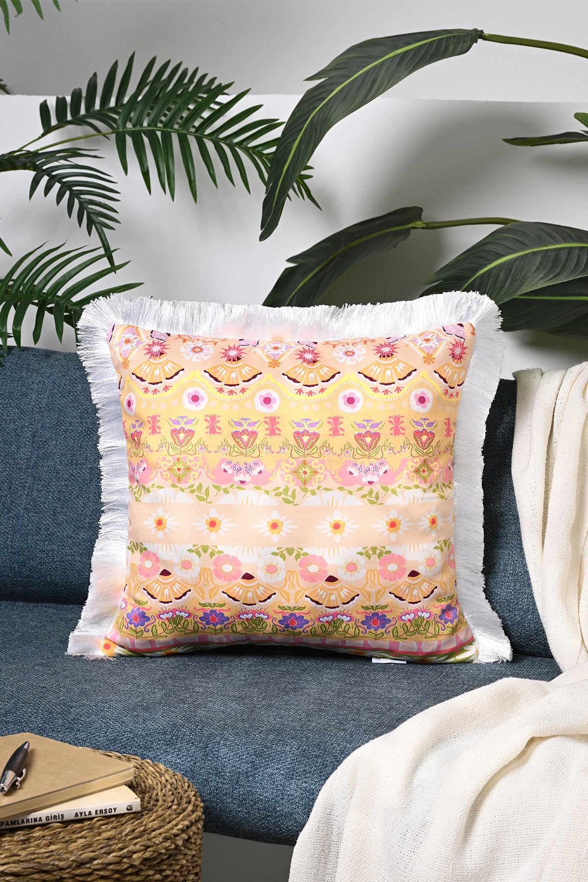 Sulu Boya Pastel Renkler Elegant Çiçek Desenli Dijital Baskılı Kadife Kırlent Kılıfı Saçaklı