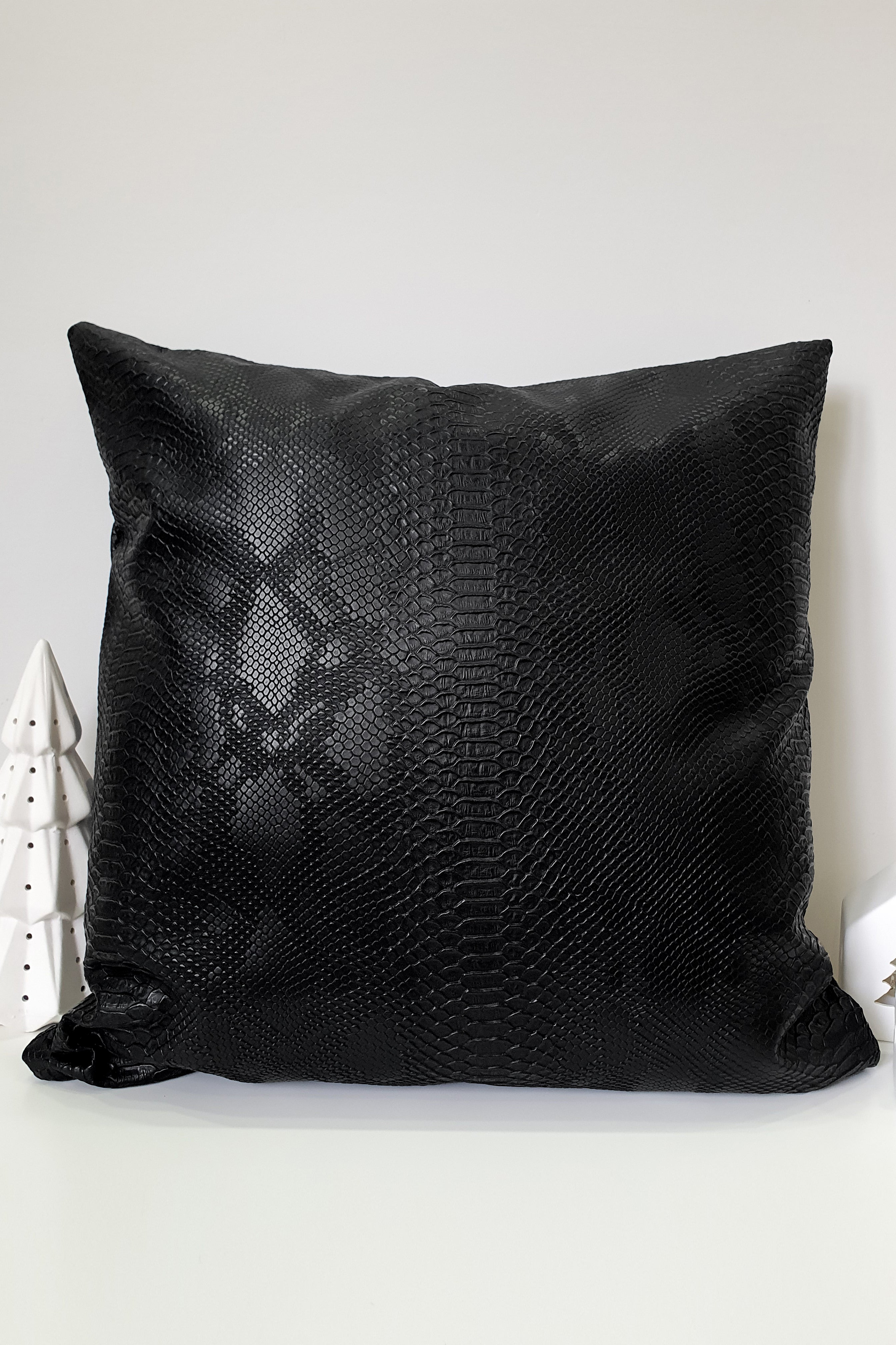 Siyah Suni Piton Deri Kırlent Kılıfı - 43x43cm