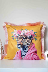 Jungle Royalty – Çiçek Taçlı Leopar Saçaklı Kadife Kırlent Kılıfı - 43x43cm