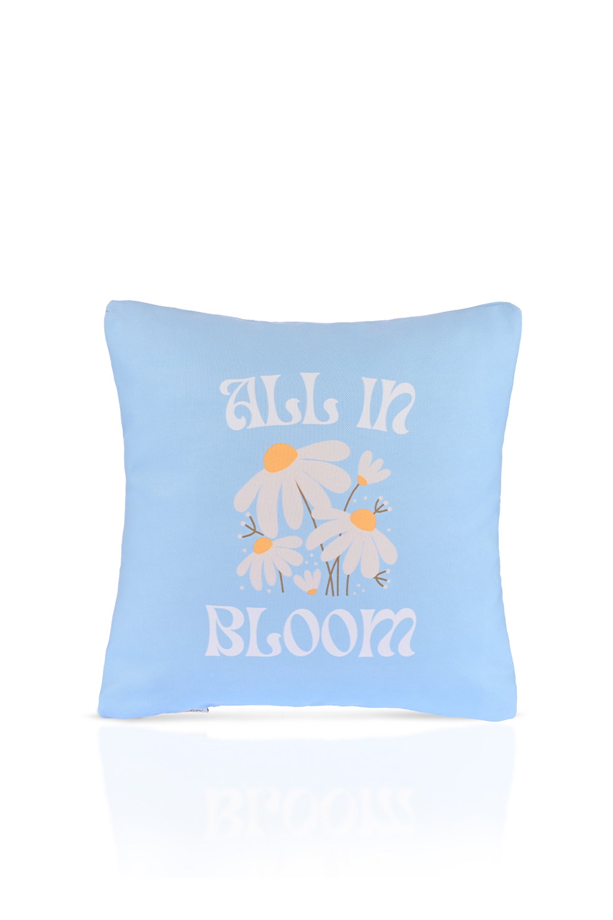 All in Bloom Papatya Desenli Mavi Kırlent Kılıfı – 43x43cm