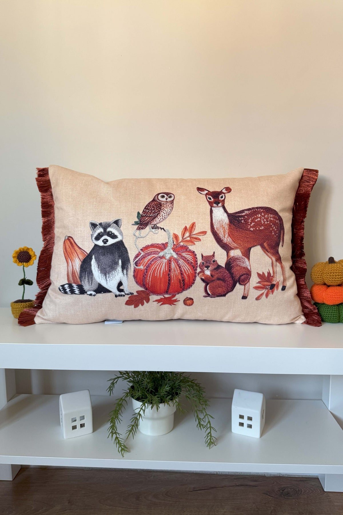 Sonbahar Hayvanları Tasarımlı Saçaklı Kırlent Kılıfı 3D Punch Nakış Efekt Dijital Baskılı 55x35cm