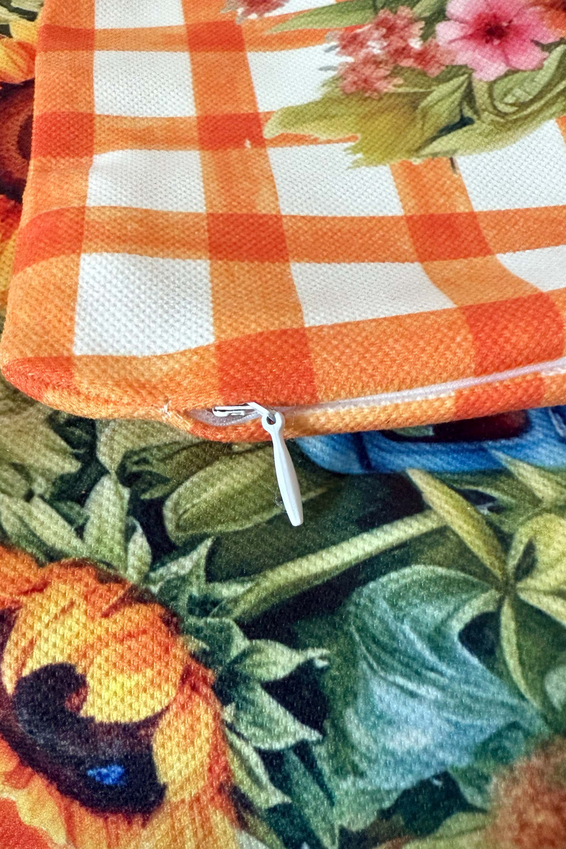 Bloom Truck – Sonbahar Çiçekleri Fitilli Kırlent Kılıfı Dijital Baskılı 43x43cm