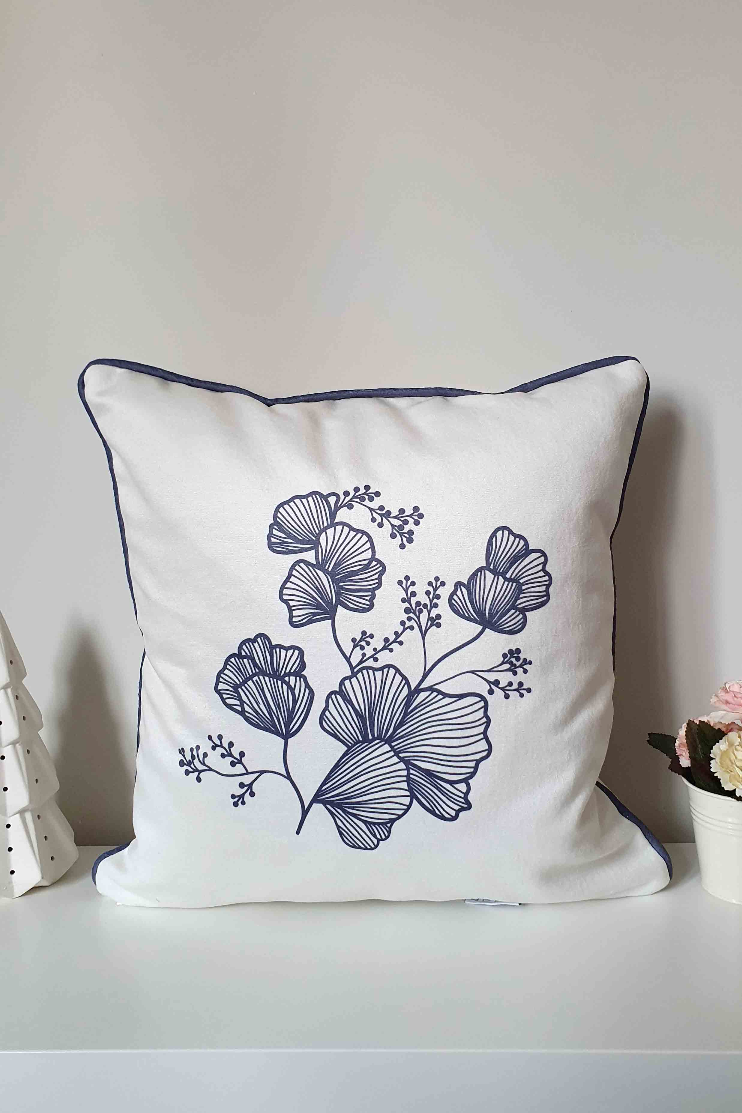 Chestnut Grace – Atkestanesi Yaprağı Baskılı Kadife Kırlent Kılıfı Fitilli - 43x43cm