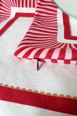 Winter Whispers Kırmızı – Ren Geyiği ve Kırmızı Kuş Kadife Kırlent Kılıfı - 43x43cm