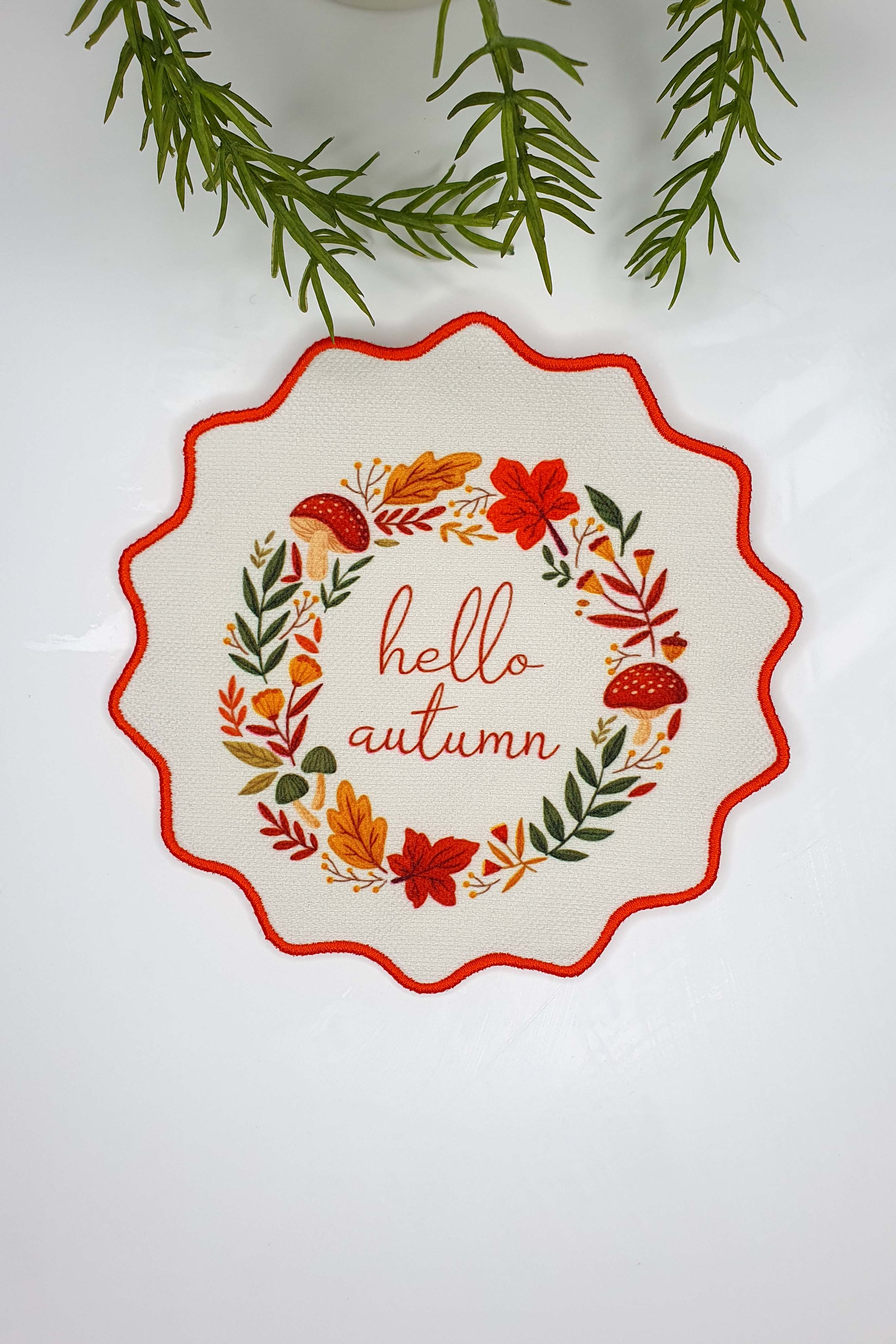 Hello Autumn Sonbahar Çiçek ve Slogan Tasarımlı Nakış Kenar Kokteyl Peçetesi 1 Adet