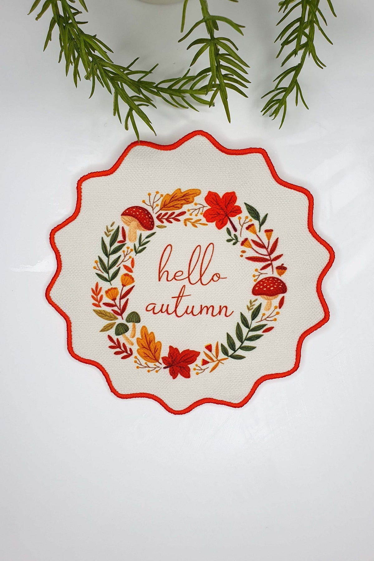 Hello Autumn Sonbahar Çiçek ve Slogan Tasarımlı Nakış Kenar Kokteyl Peçetesi 1 Adet