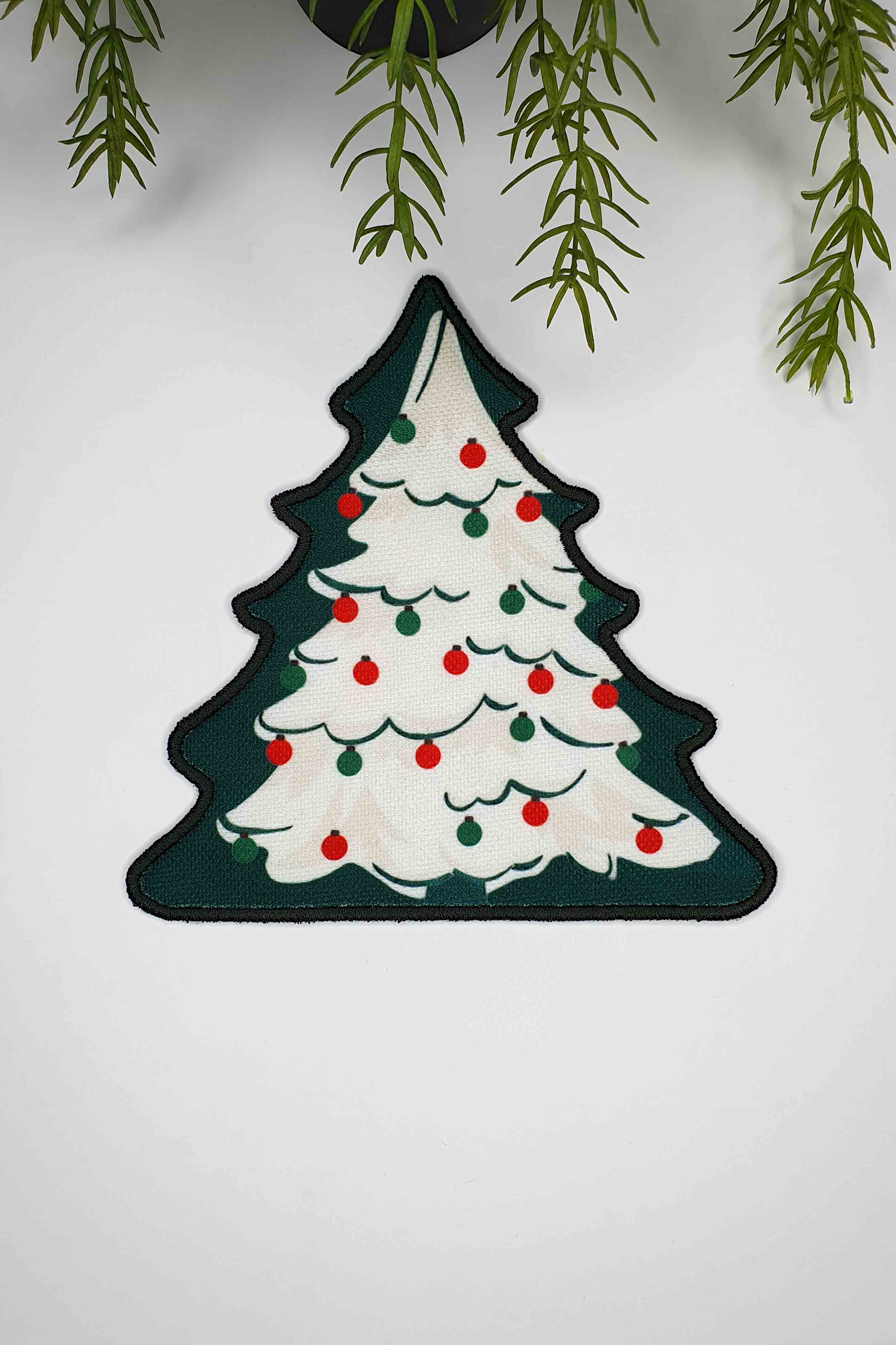 Ağaç Form Süslemeli Çam Ağacı Tasarımlı Nakış Kenar Kokteyl Peçetesi 1 Adet