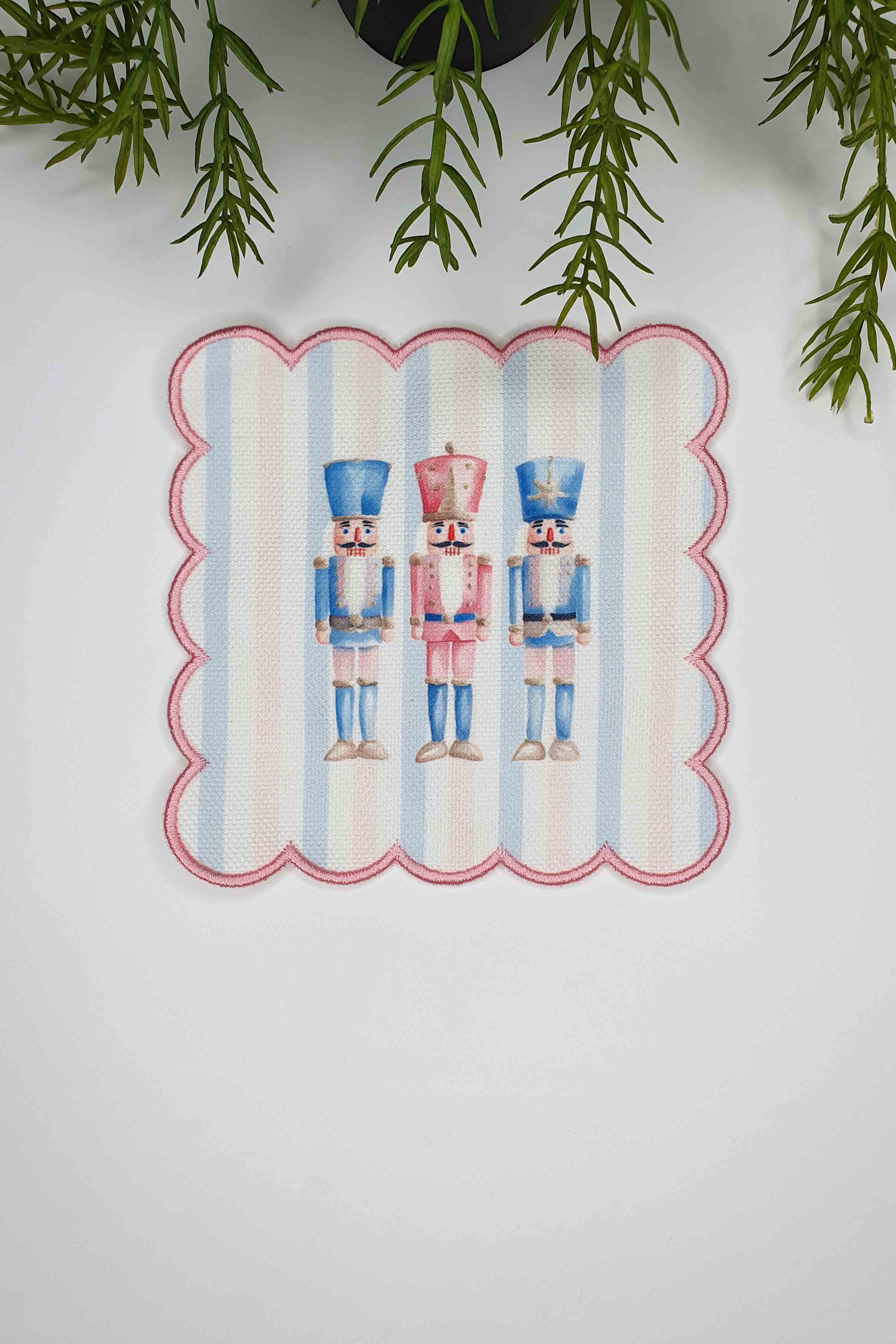 Pastel Çizgili Sulu Boya Kurşun Askerler Tasarımlı Nakış Kenar Kokteyl Peçetesi 1 Adet