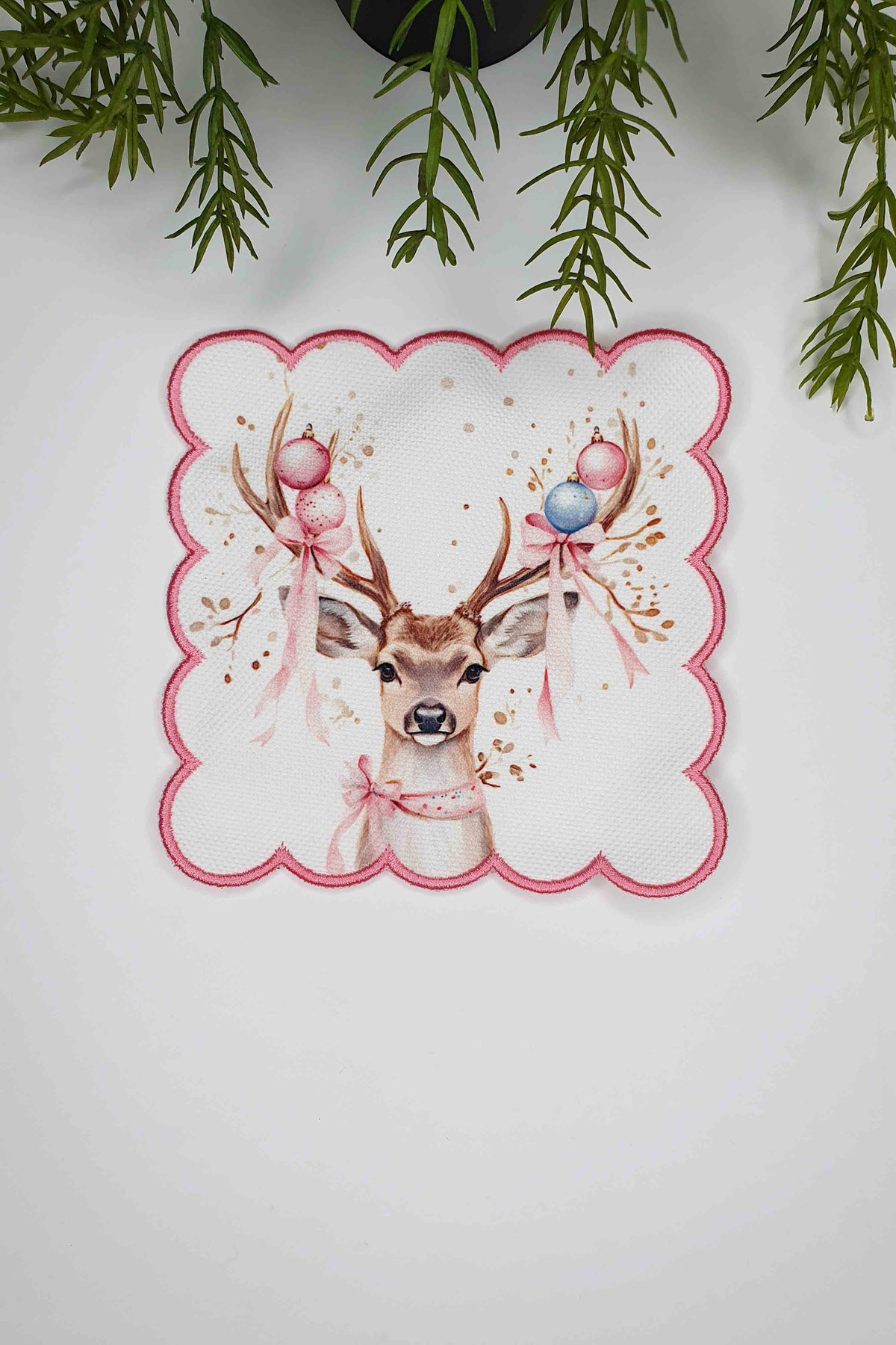 Festive Antlers Geyik Tasarım Nakış Kenar Kokteyl Peçetesi 1 Adet