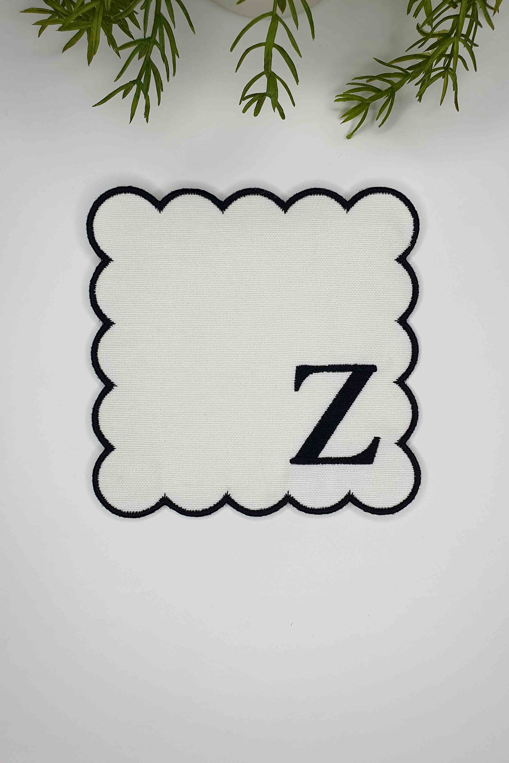 Z Harfi Siyah Nakışlı Monogram Patch Kumaş Kokteyl Peçetesi 1 Adet - Decofav | Kırlent, Sofra Tekstili, Kumaş