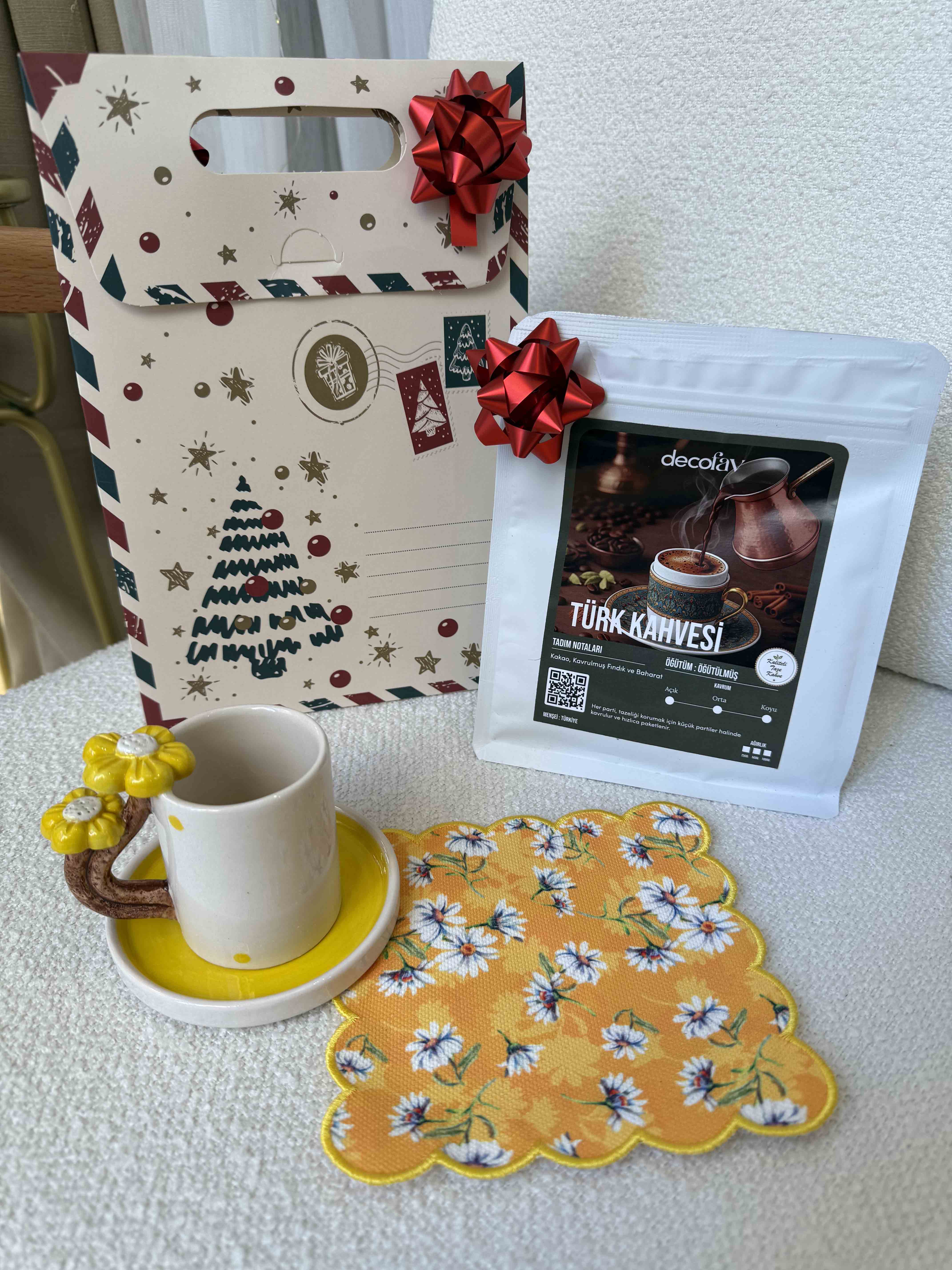 Papatya Kahve, Puanlı Fincan ve Kokteyl Peçetesi Hediye Seti