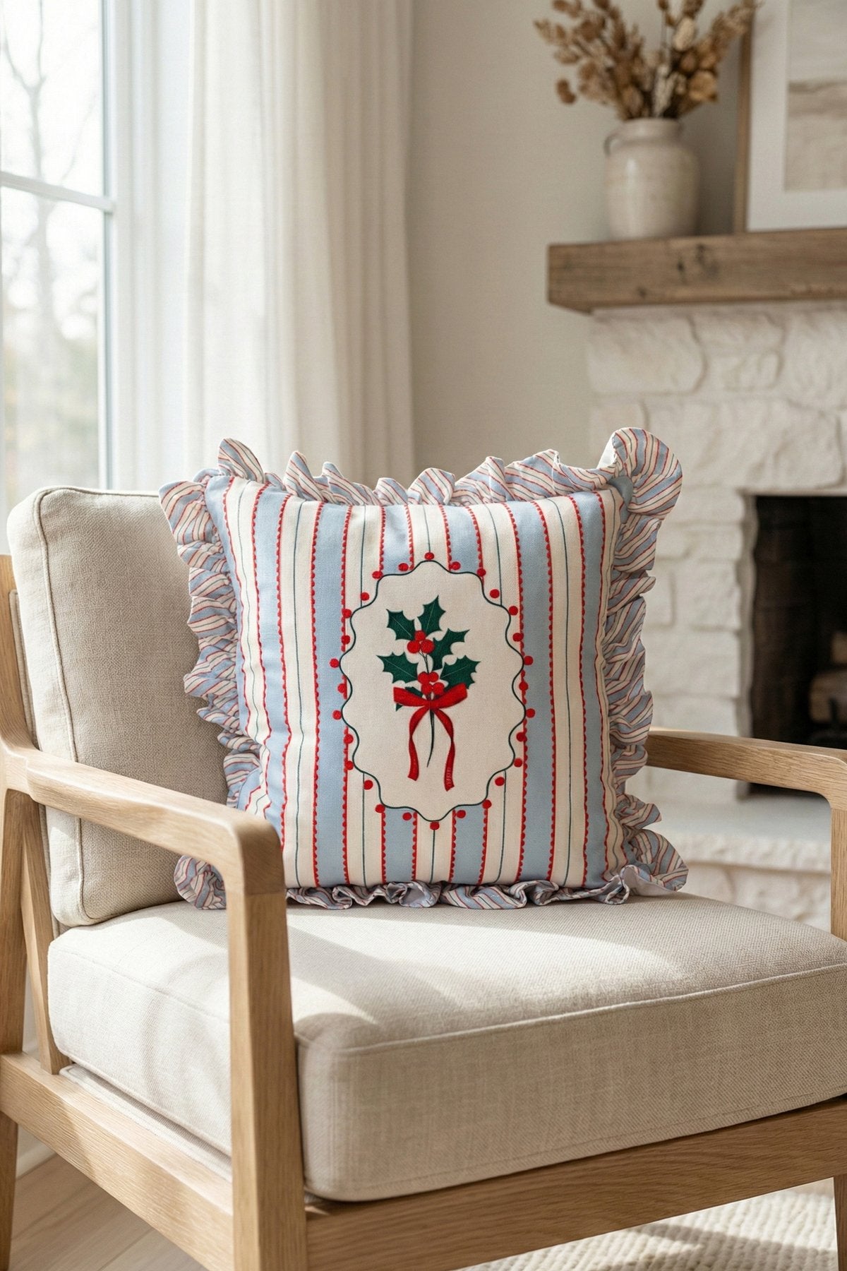 Holly Stripes – Dijital Baskılı Fırfırlı Kırlent Kılıfı - 42x42cm