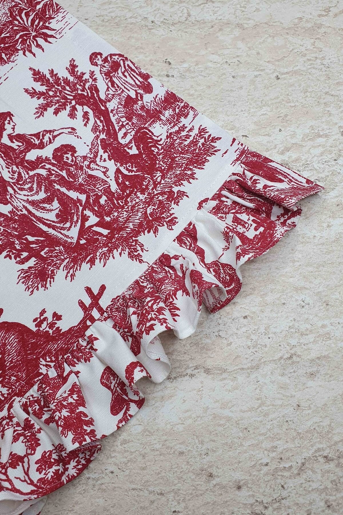 Dekoratif Fırfırlı Bordo Toile Runner – Su İtici Pamuk Karışımlı 140x45 cm