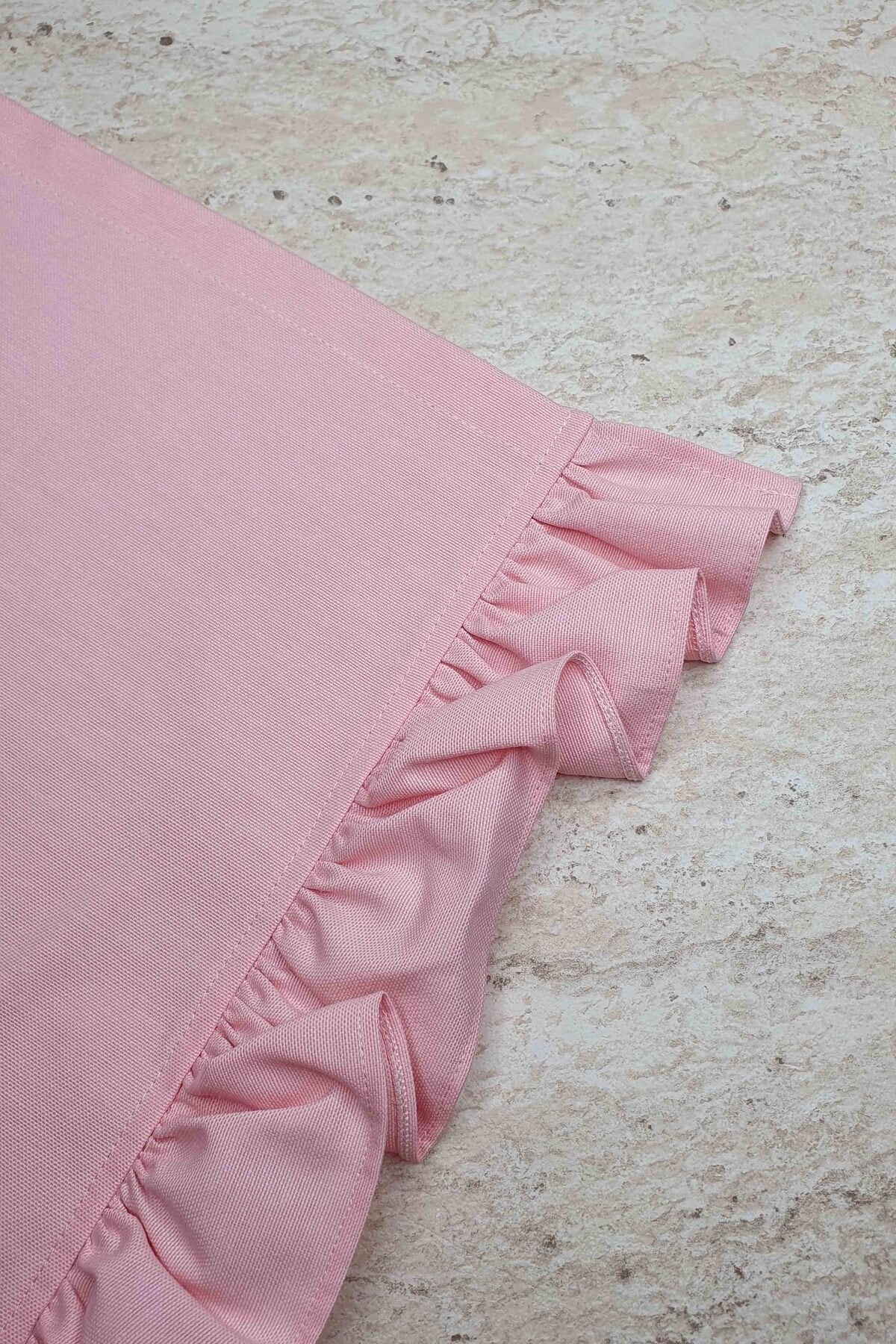 Dekoratif Fırfırlı Pembe Fırın Örtüsü – Su İtici Pamuk Karışımlı 43x50 cm
