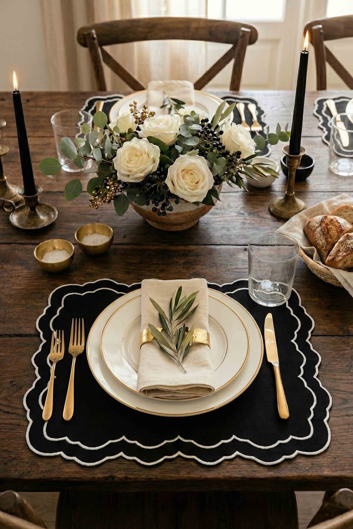 Bloom Siyah Kumaş Beyaz Nakışlı Amerikan Servis 39x39 cm- 1 Adet