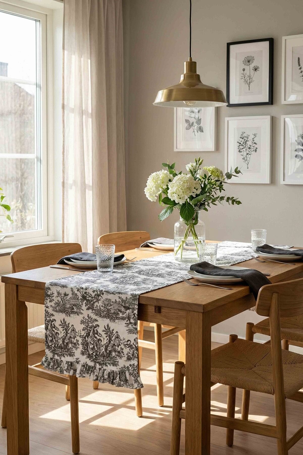 Dekoratif Fırfırlı Gri Toile Runner – Su İtici Pamuk Karışımlı 140x45 cm