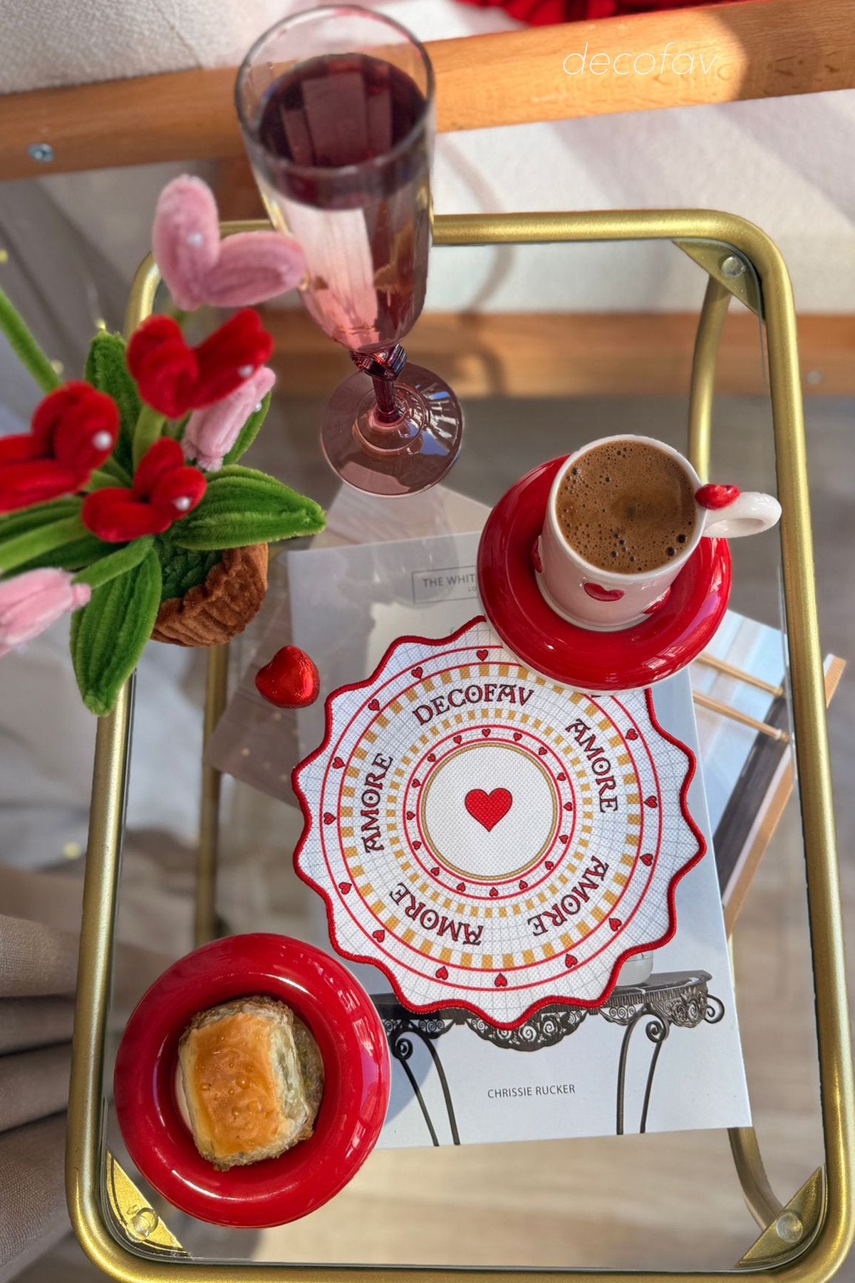Amore Kalp ve Mozaik Desenli Nakış Kenar Koktey Peçetesi 1 Adet