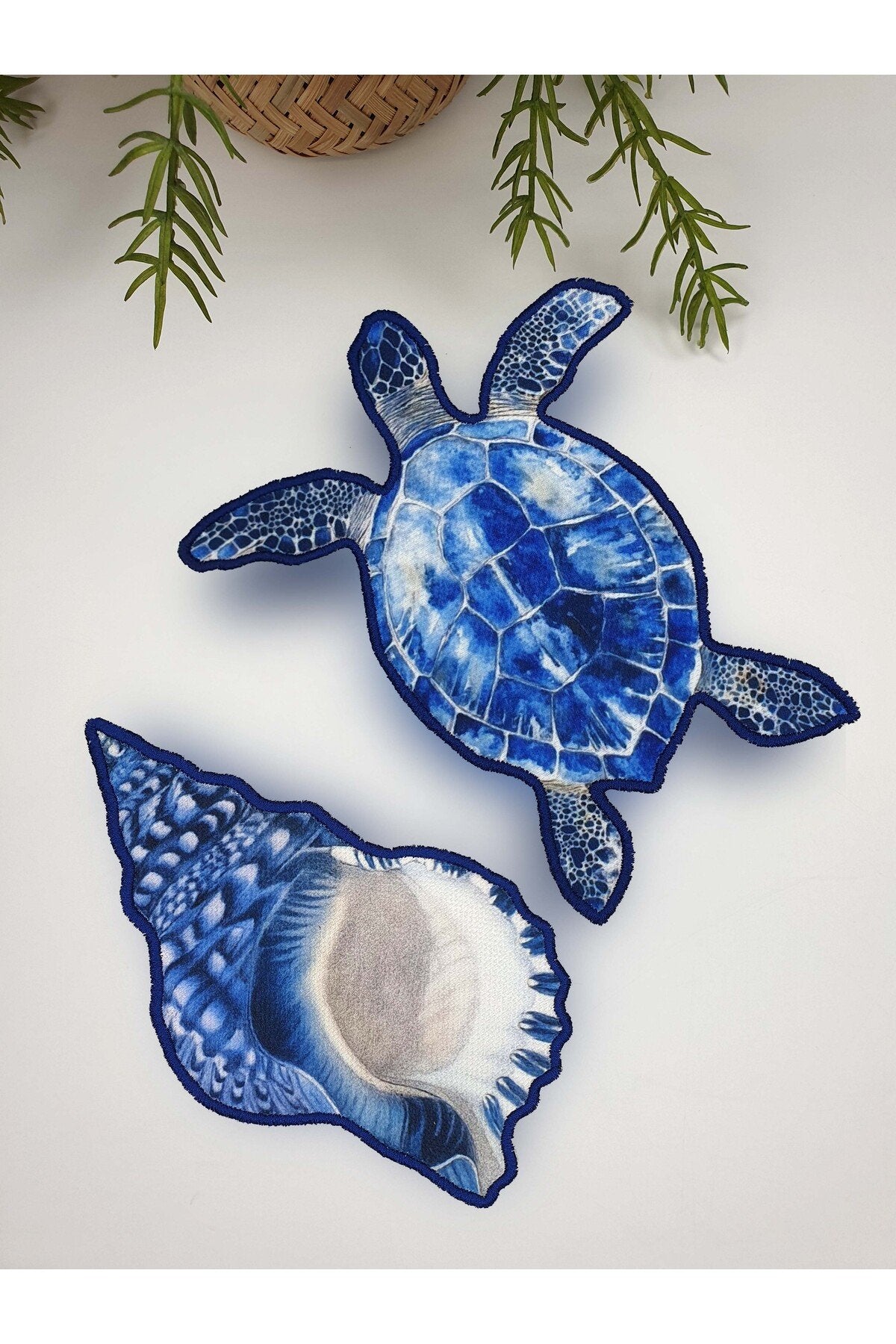 Mavi Caretta Caretta ve Deniz Kabuğu Desenli Nakışlı Kokteyl Peçetesi