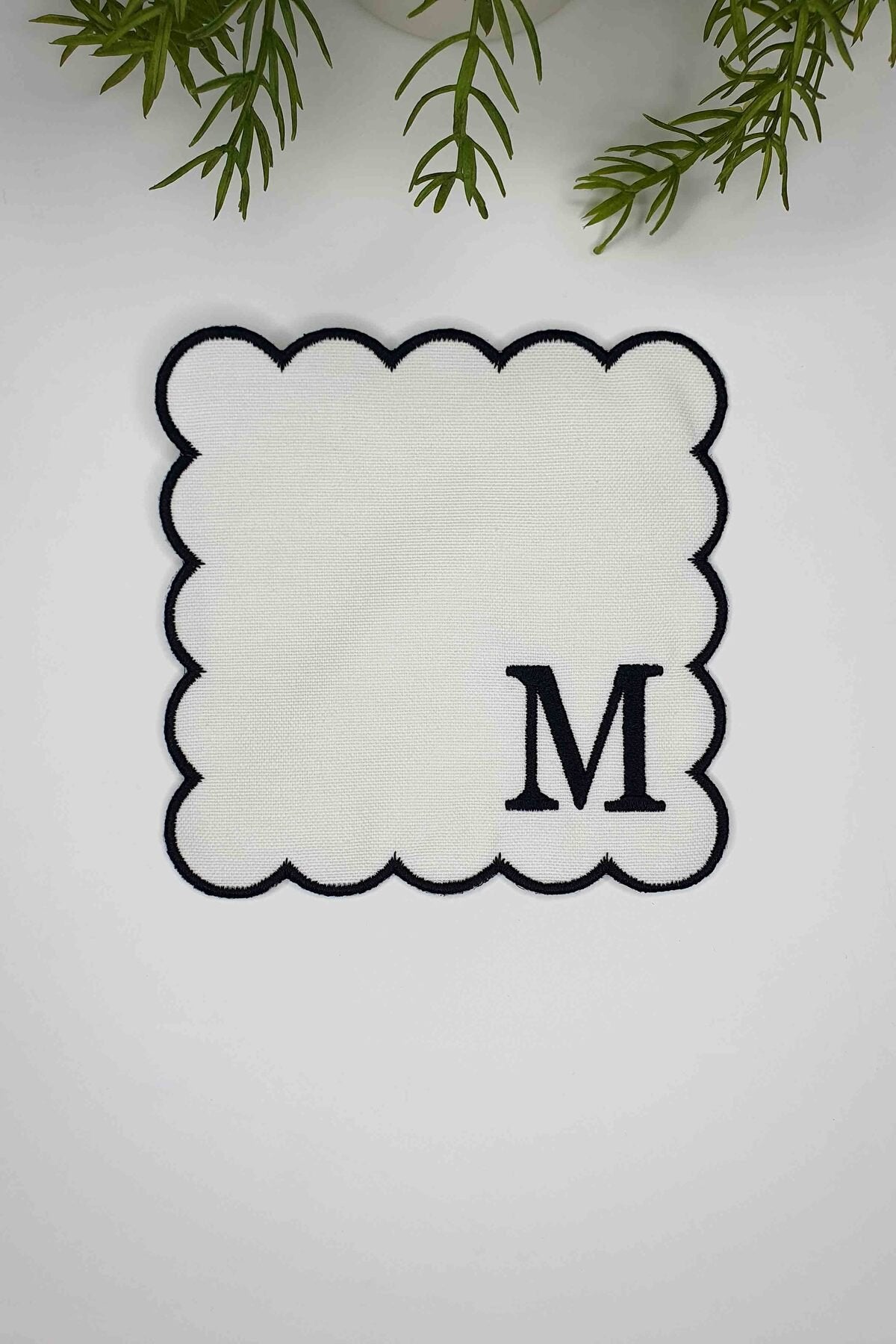 M Harfi Siyah Nakışlı Monogram Patch Kumaş Kokteyl Peçetesi 1 Adet - Decofav | Kırlent, Sofra Tekstili, Kumaş