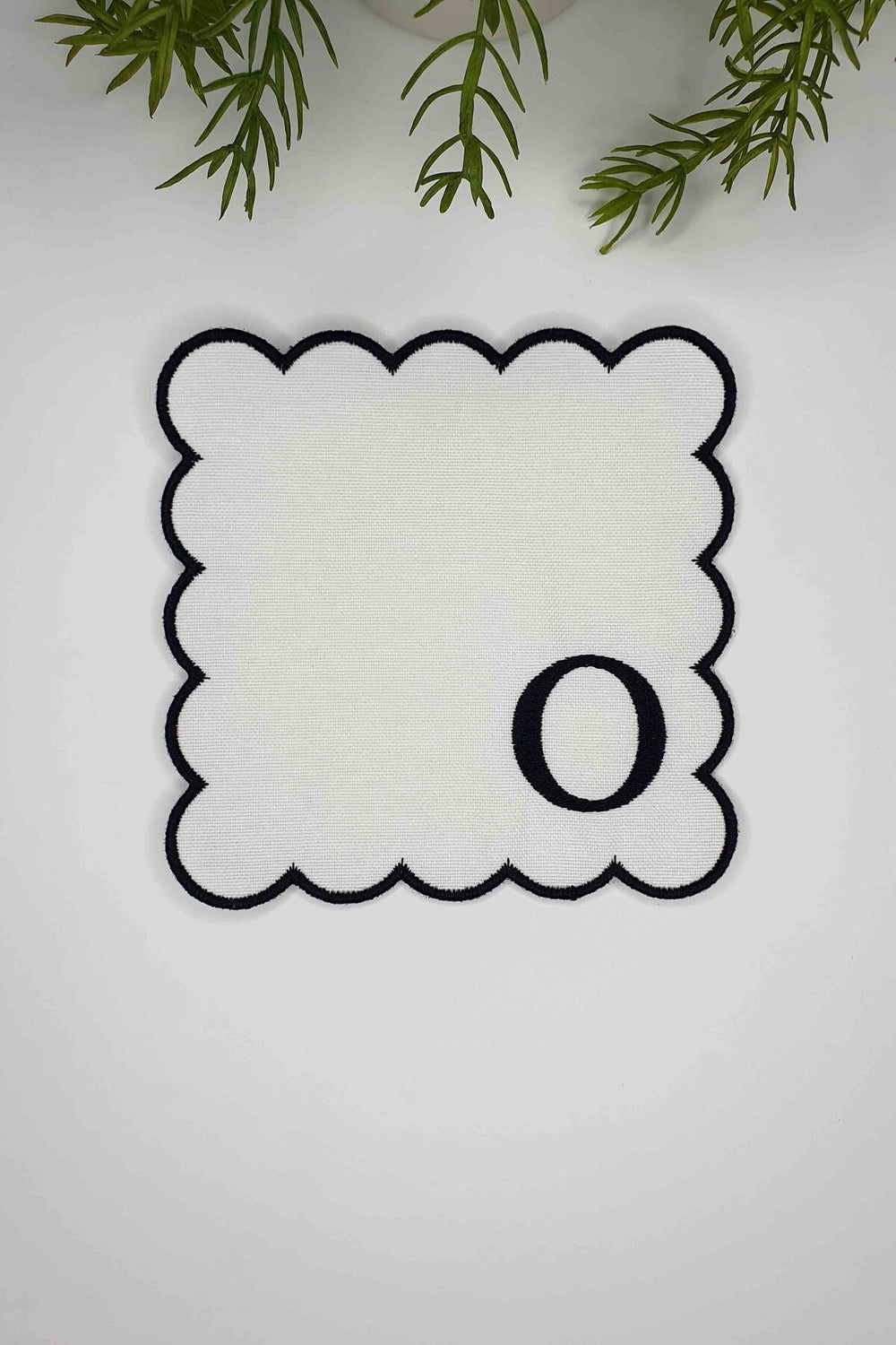 O Harfi Siyah Nakışlı Monogram Patch Kumaş Kokteyl Peçetesi 1 Adet - Decofav | Kırlent, Sofra Tekstili, Kumaş