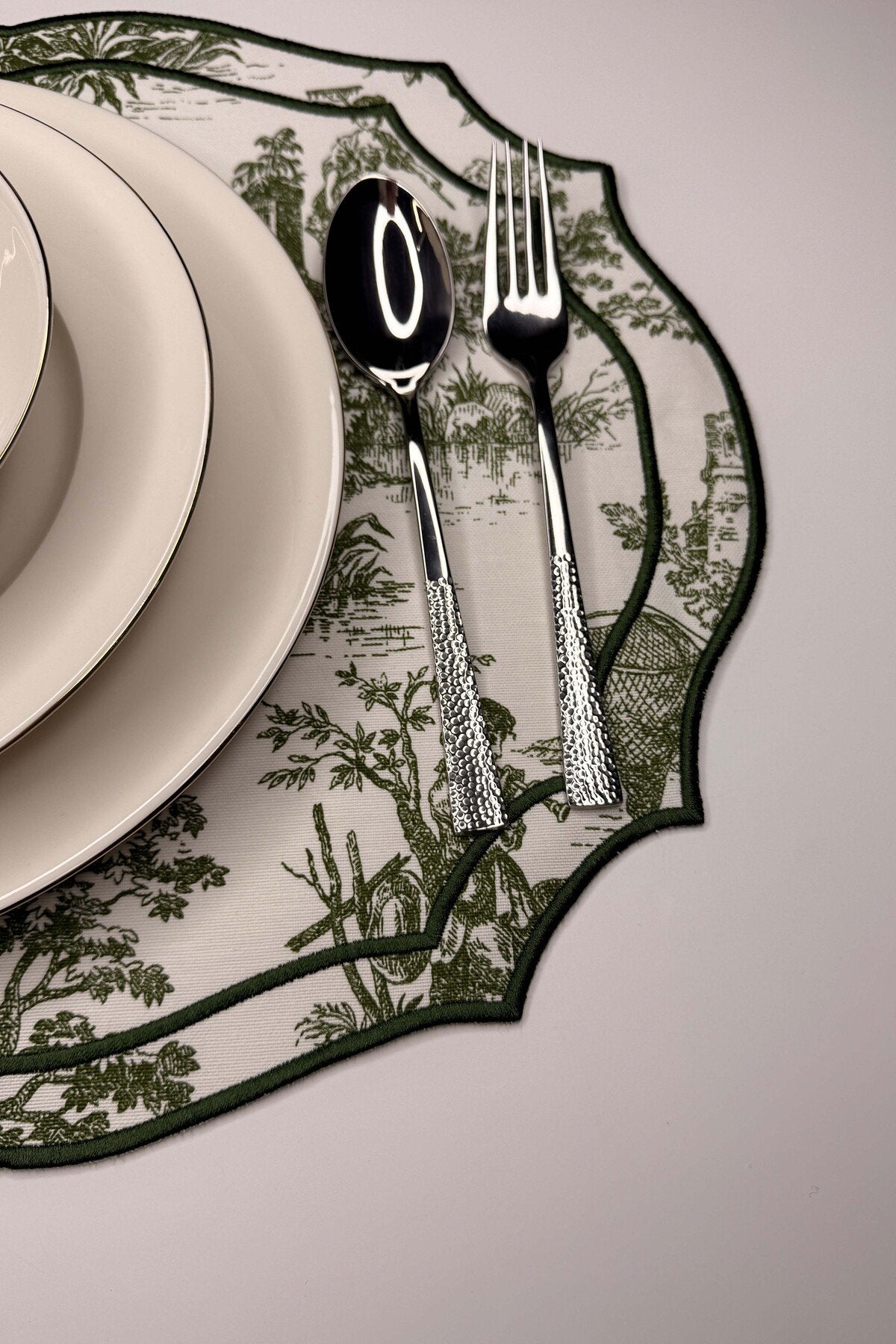 Pastoral Yeşil Toile Desenli Nakışlı Amerikan Servis 2 Adet