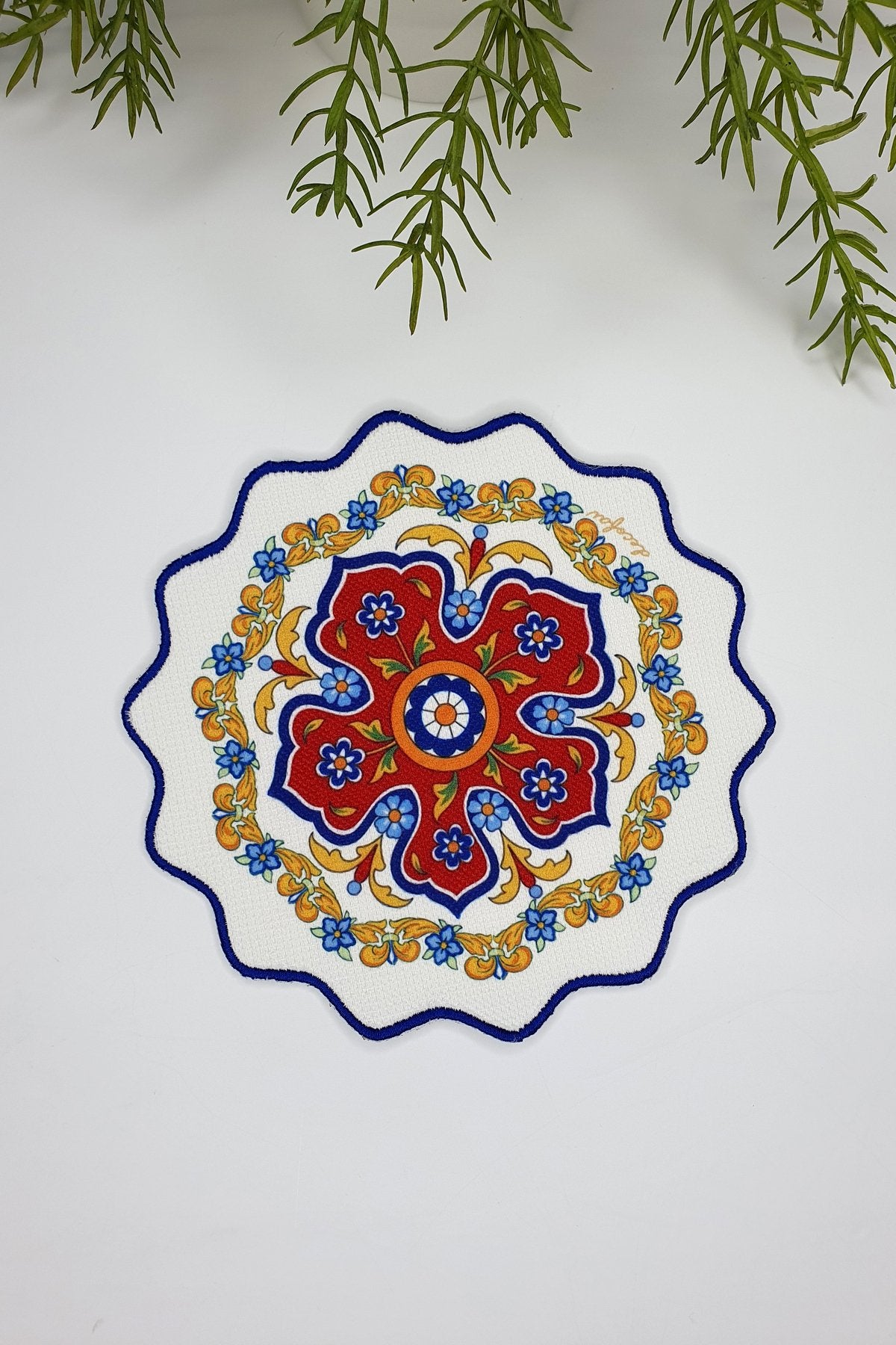 Etnik Kırmızı ve Mavi Çini Desenli Nakış Kenar Kokteyl Peçetesi 1 Adet