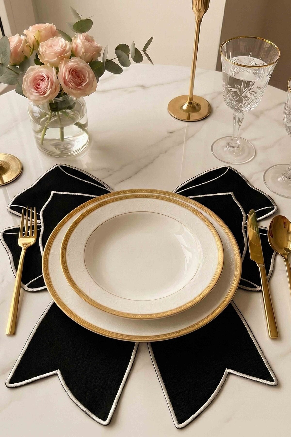 Bow Siyah Kumaş Fiyonk Form Beyaz Nakışlı Amerikan Servis 35x39 cm- 1 Adet