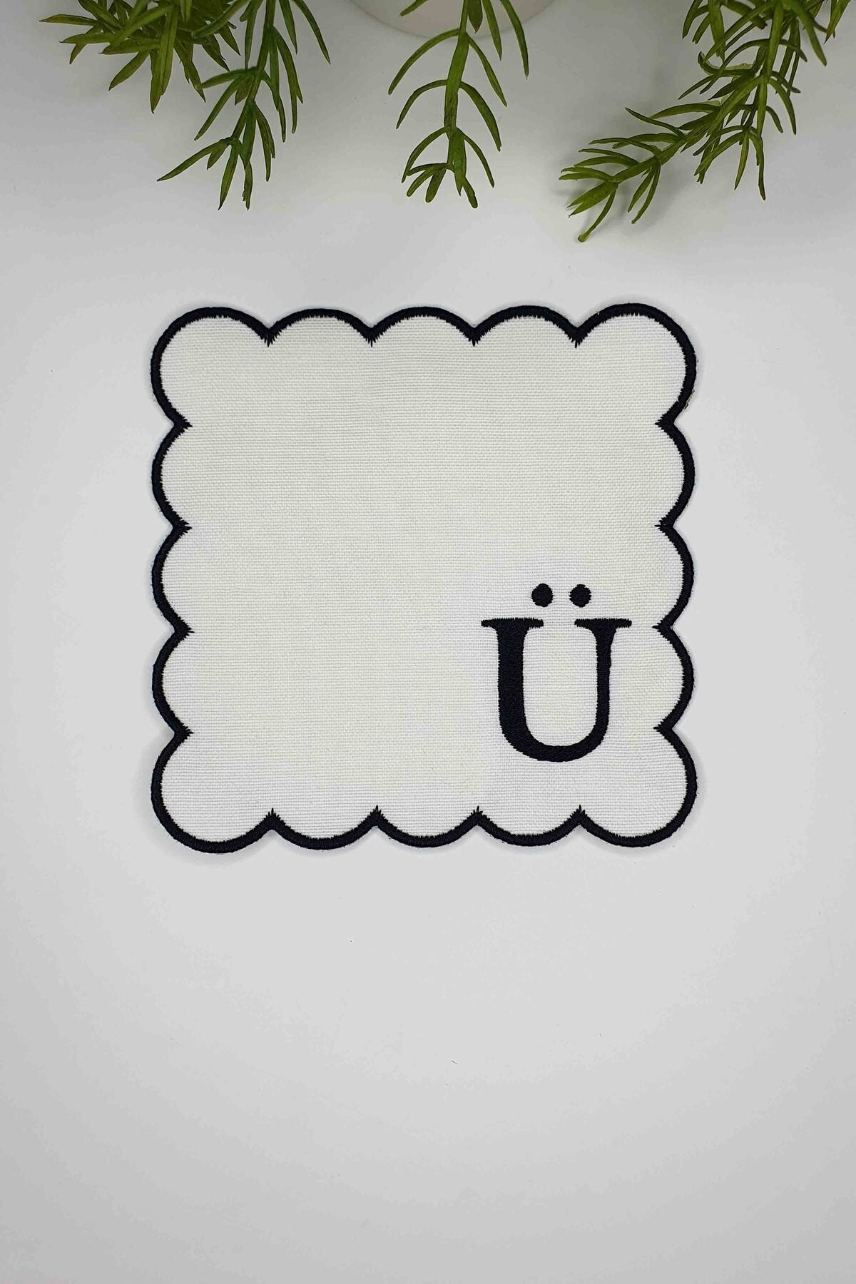 Ü Harfi Siyah Nakışlı Monogram Patch Kumaş Kokteyl Peçetesi 1 Adet - Decofav | Kırlent, Sofra Tekstili, Kumaş