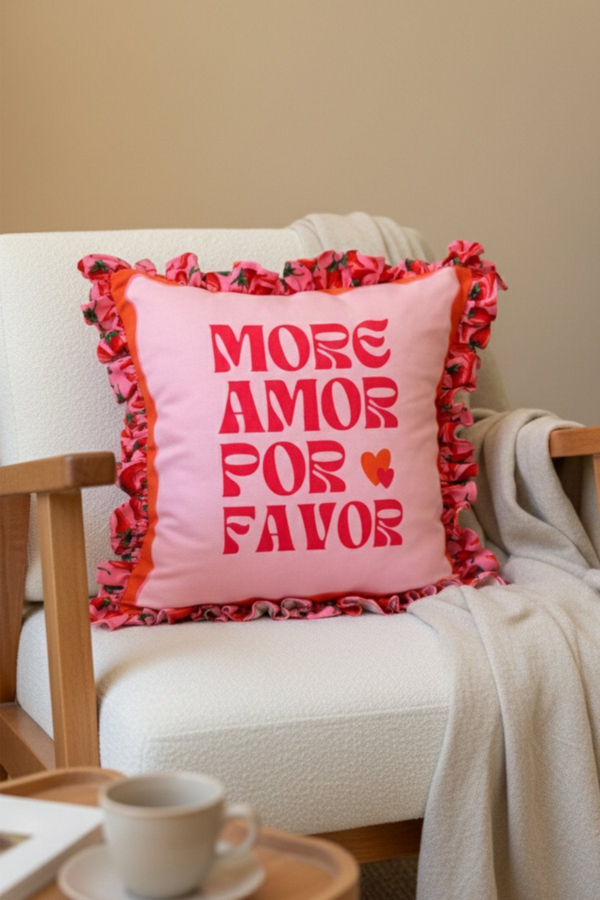 More Amor Por Favor Sweet Chili Pembe Fırfırlı Kırlent Kılıfı 1 Adet