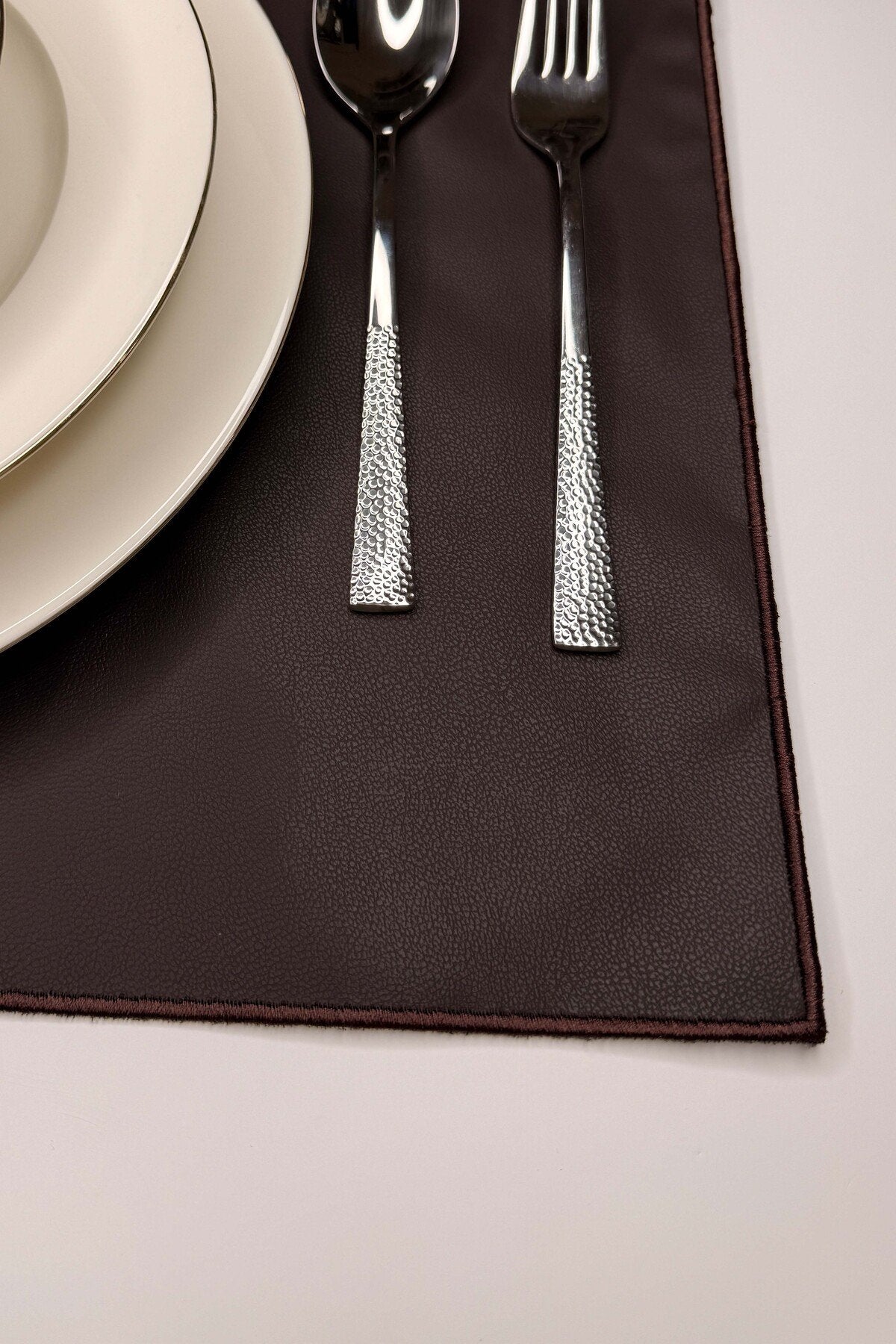 Block Kahverengi Suni Deri Nakışlı Amerikan Servis 2 Adet