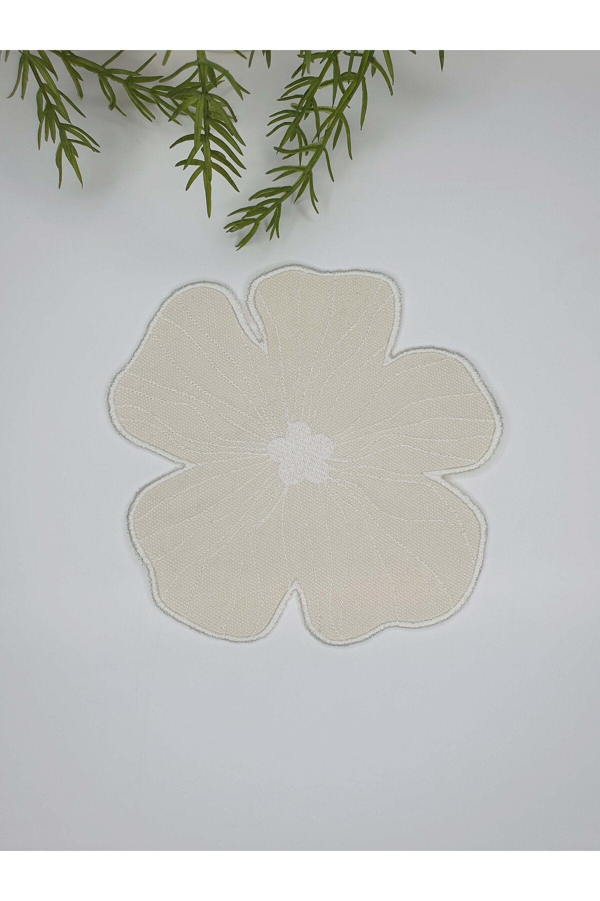 Ekru Petal Desenli Nakış Kenar Kokteyl Peçetesi 1 Adet