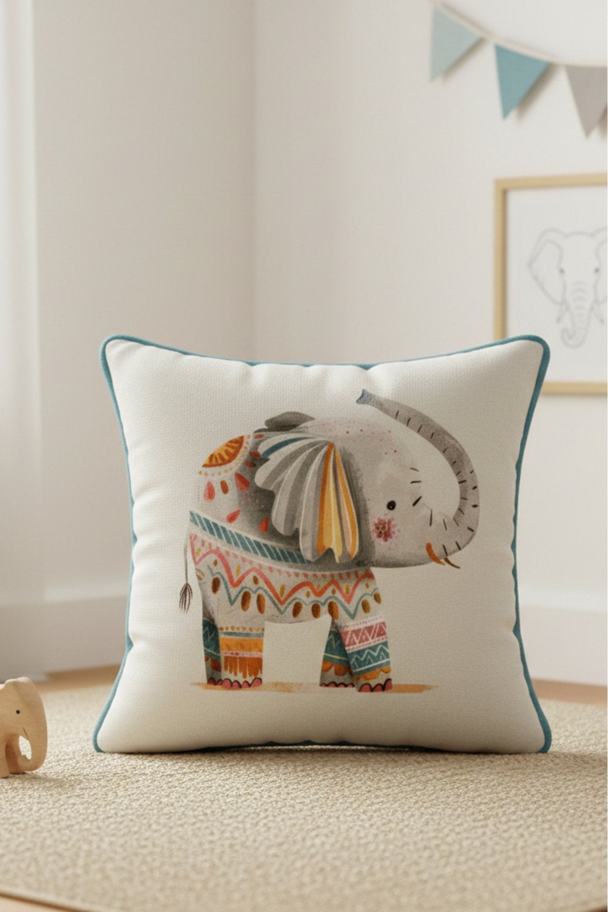 Painted Elephant – Fil Temalı İç Dolgulu Petek Dokulu Çocuk Kırlenti (32x32 cm)