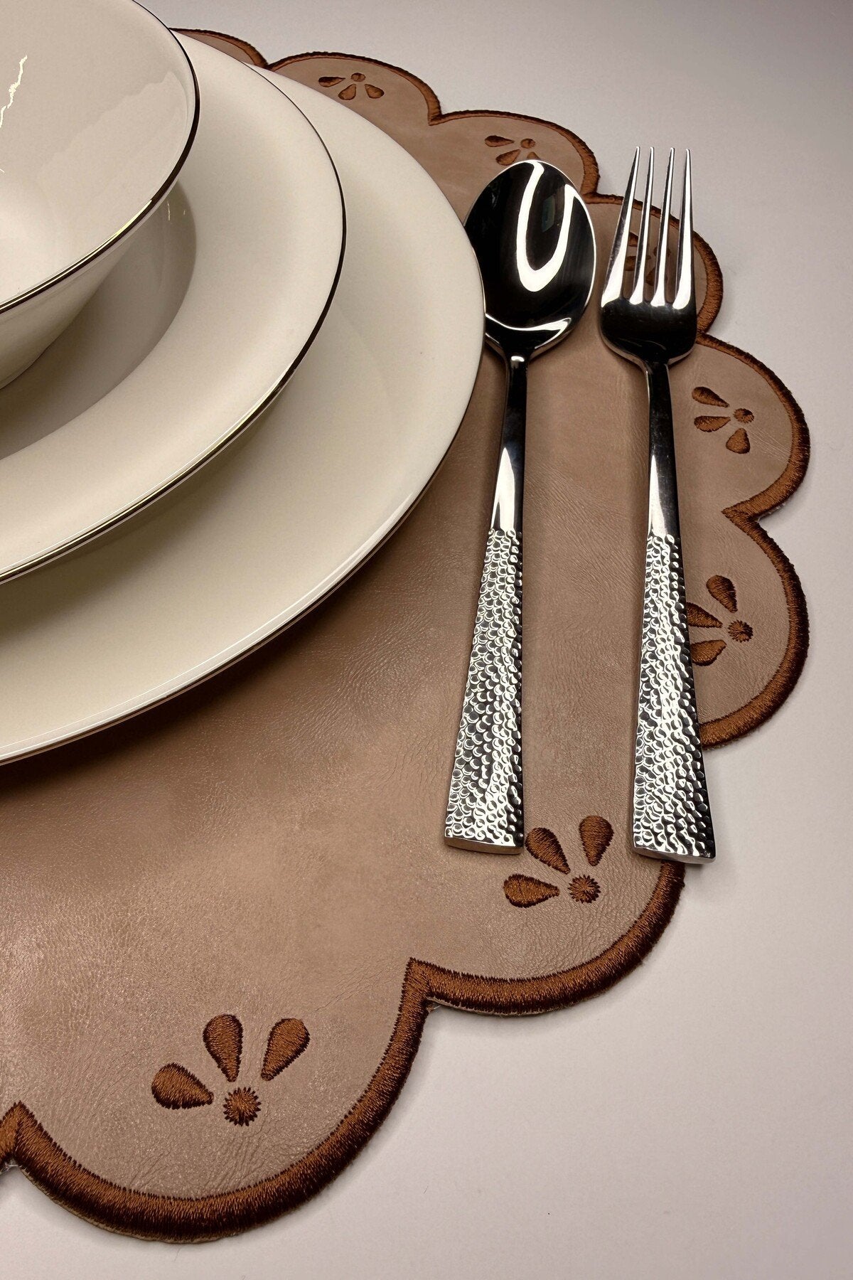 Duru Bej Suni Deri Nakışlı Amerikan Servis 2 Adet