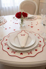 Saludo Ekru Üzeri Kırmızı Nakışlı Amerikan Servis 39x39 cm- 1 Adet