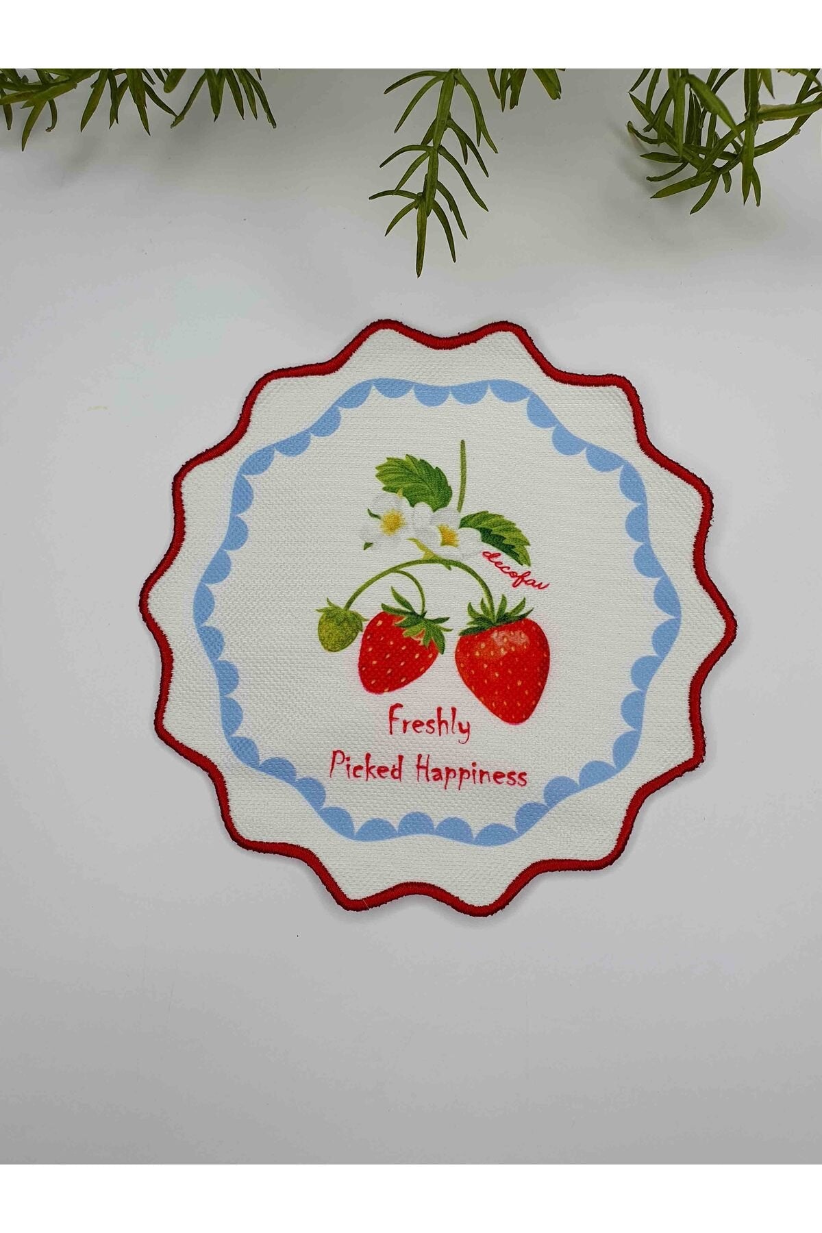 Sweet Strawberry Dreams Desenli Nakış Kenar Kokteyl Peçetesi 1 Adet