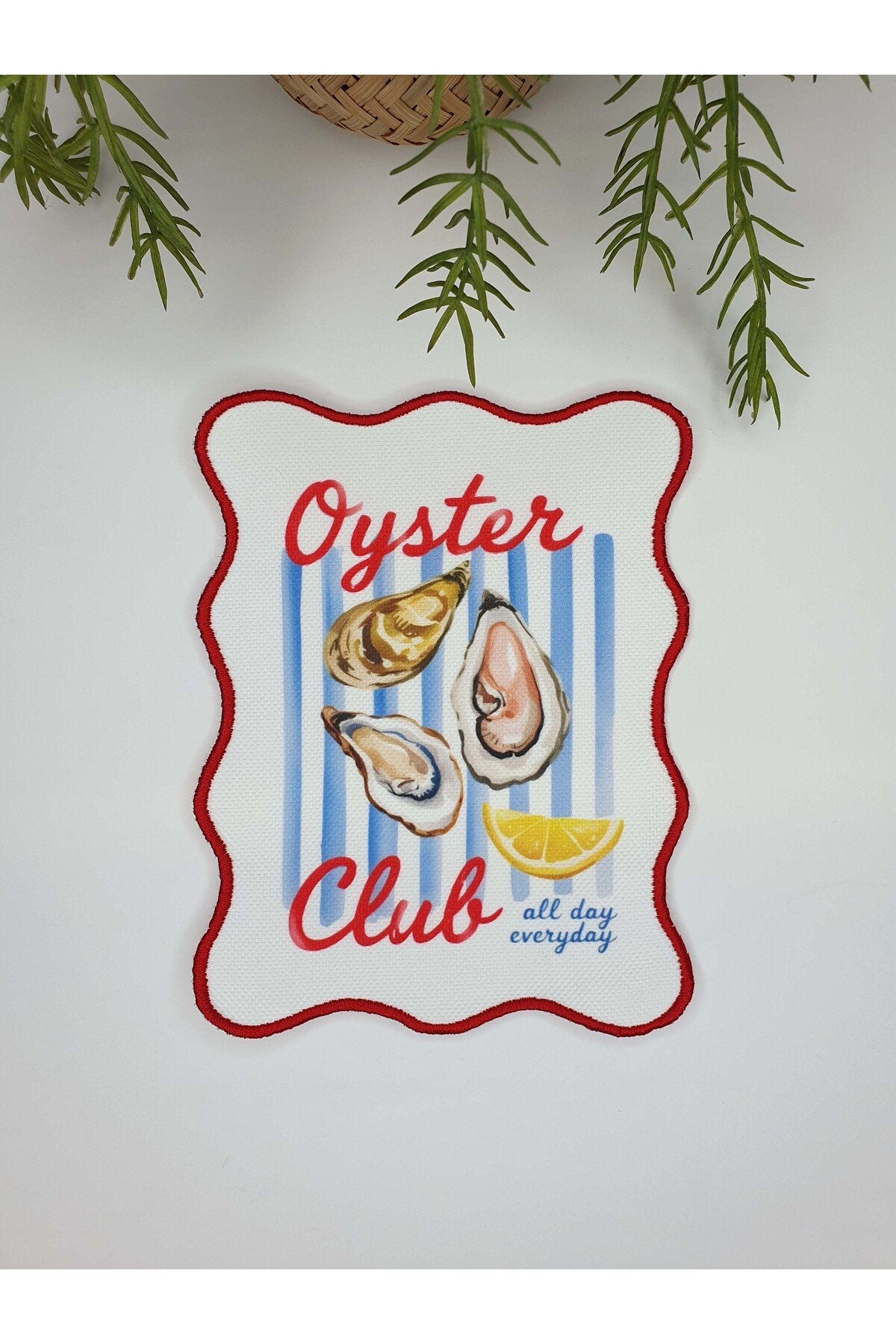 Marin Çizgili İstiridye Oyster Club Slogan Desenli Kırmızı Nakışlı Kokteyl Peçetesi 1 Adet