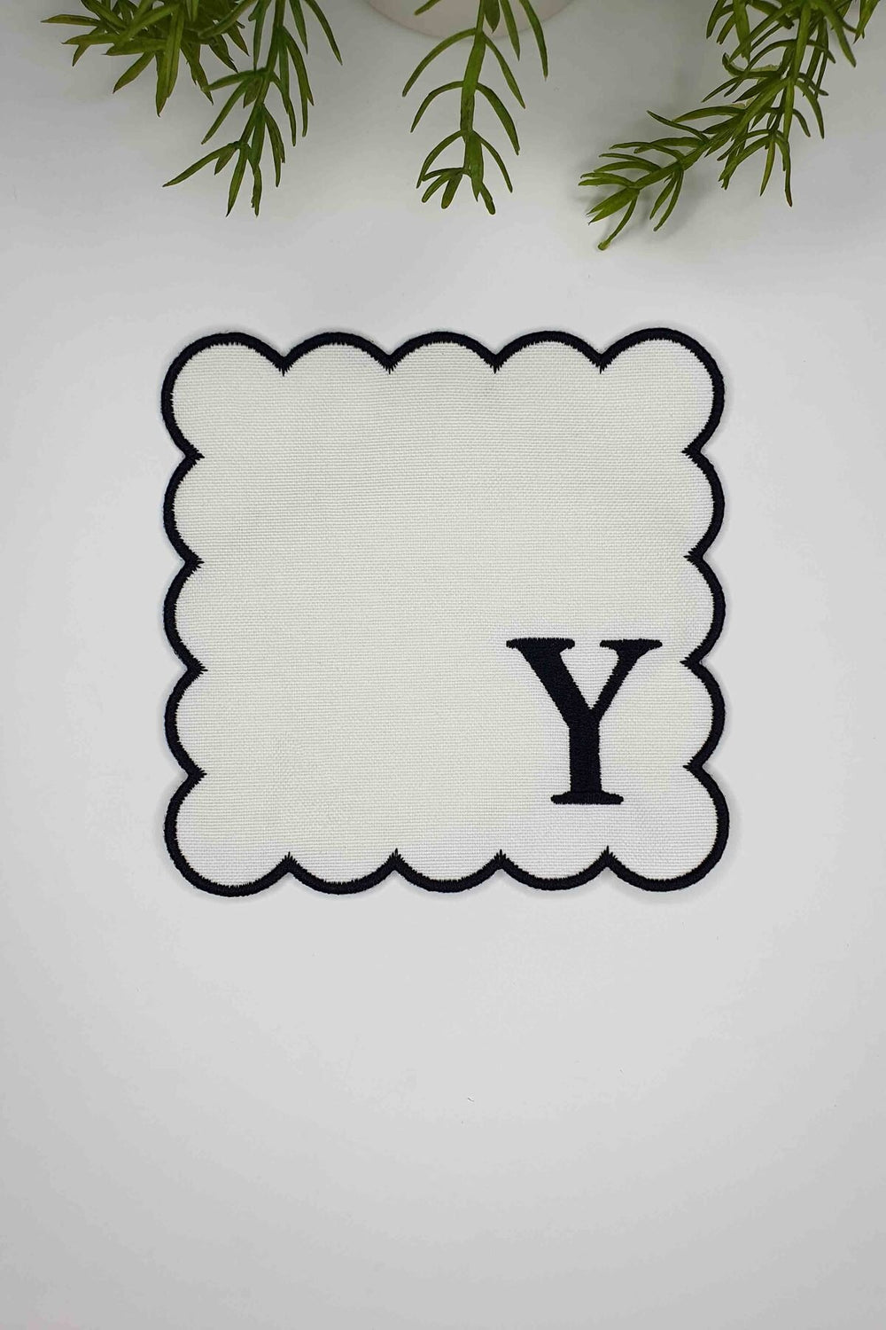 Y Harfi Siyah Nakışlı Monogram Patch Kumaş Kokteyl Peçetesi 1 Adet - Decofav | Kırlent, Sofra Tekstili, Kumaş