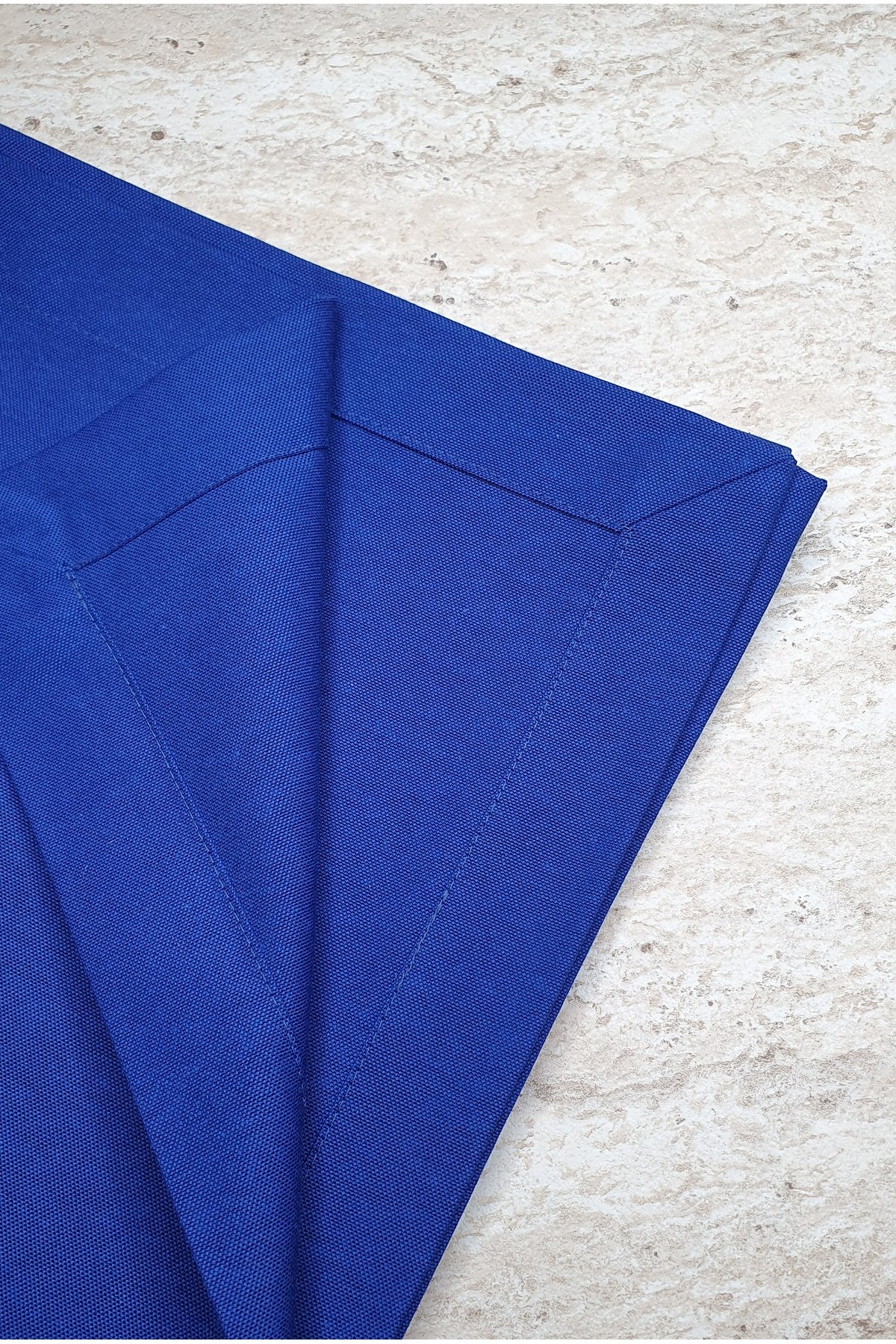 Su İtici Pamuk Karışımlı Premium Saks Mavi Masa Örtüsü – Zarf Köşe 162x220 cm