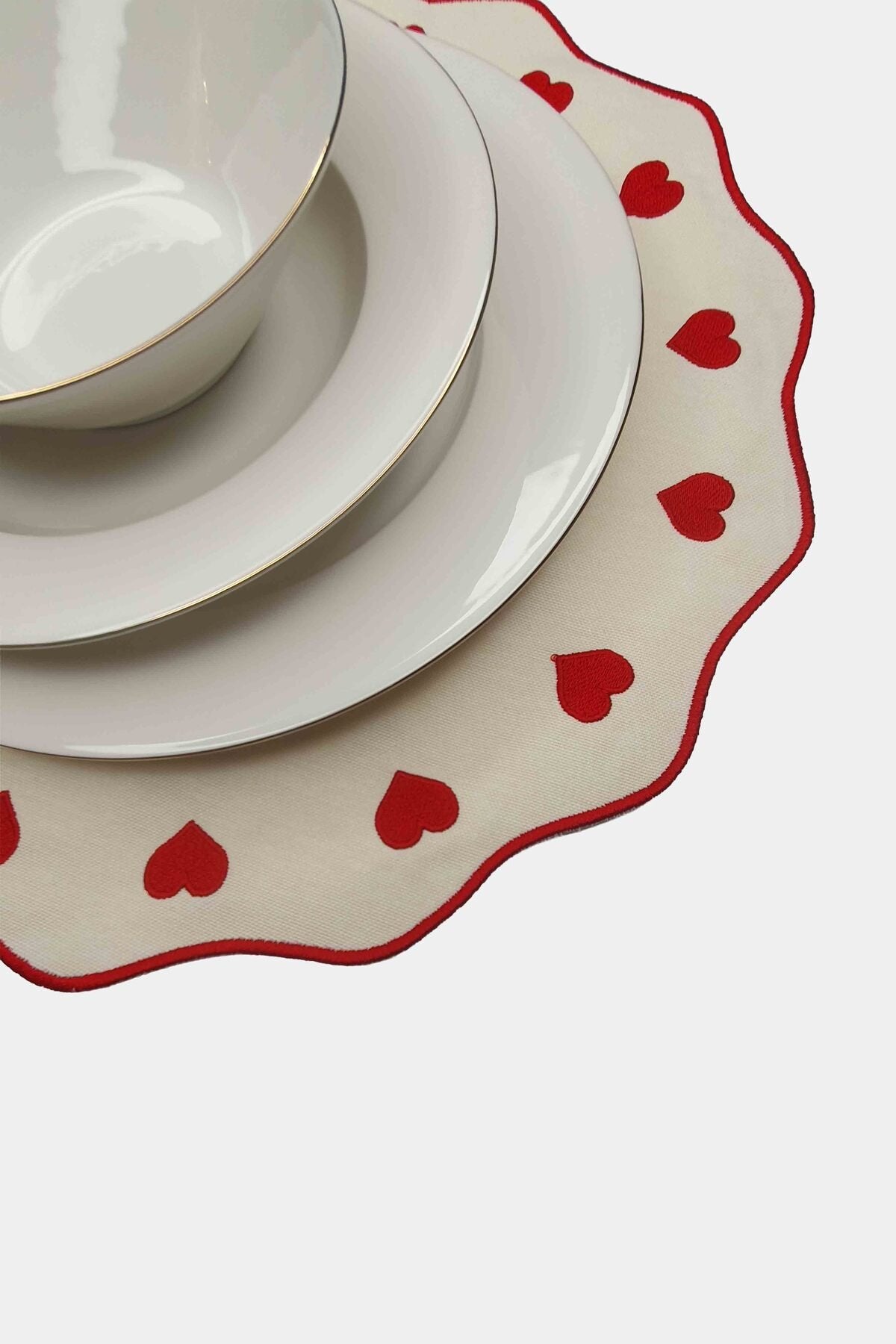 Corazon Ekru Üzeri Kırmızı Nakışlı Amerikan Servis 39x39 cm- 1 Adet