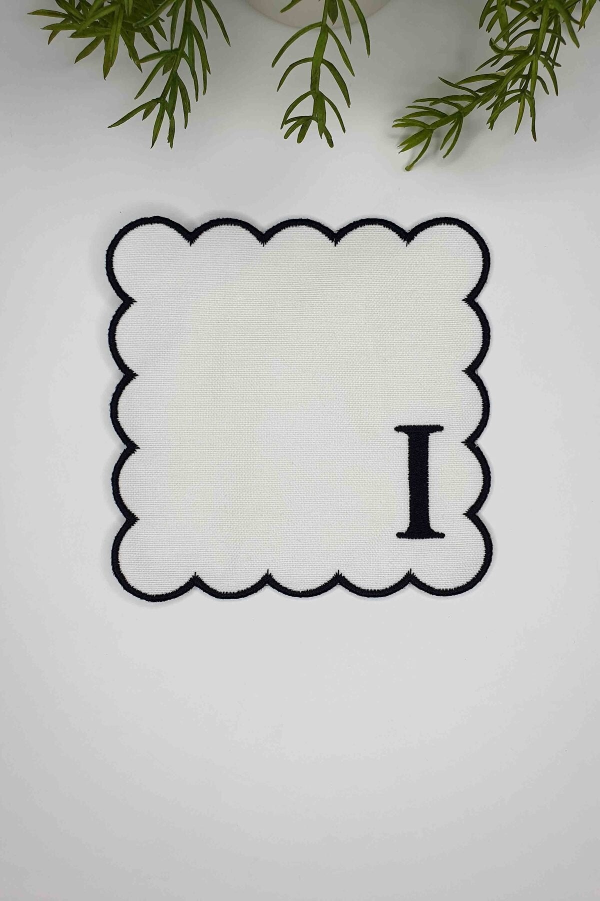 I Harfi Siyah Nakışlı Monogram Patch Kumaş Kokteyl Peçetesi 1 Adet - Decofav | Kırlent, Sofra Tekstili, Kumaş