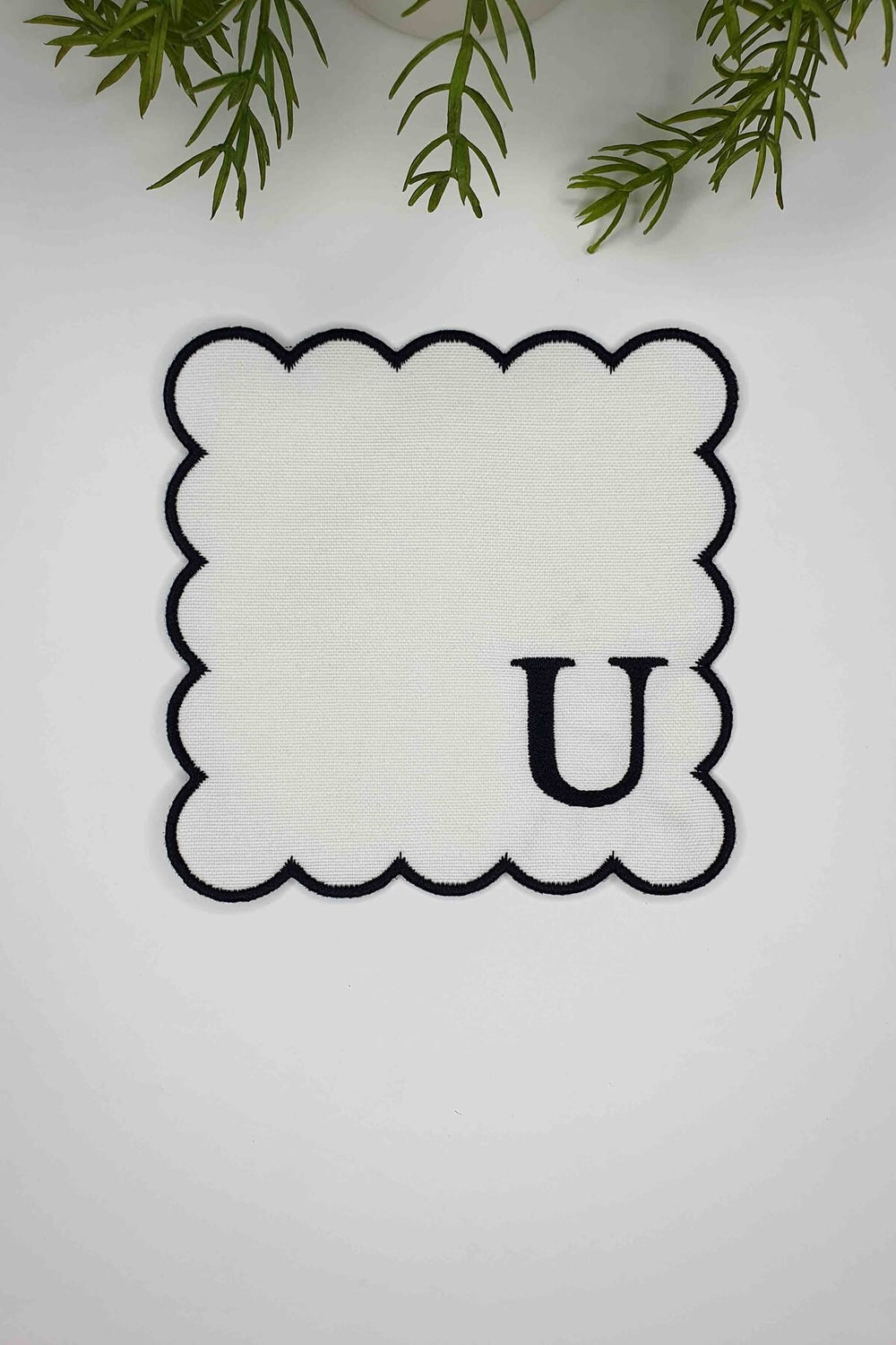 U Harfi Siyah Nakışlı Monogram Patch Kumaş Kokteyl Peçetesi 1 Adet - Decofav | Kırlent, Sofra Tekstili, Kumaş