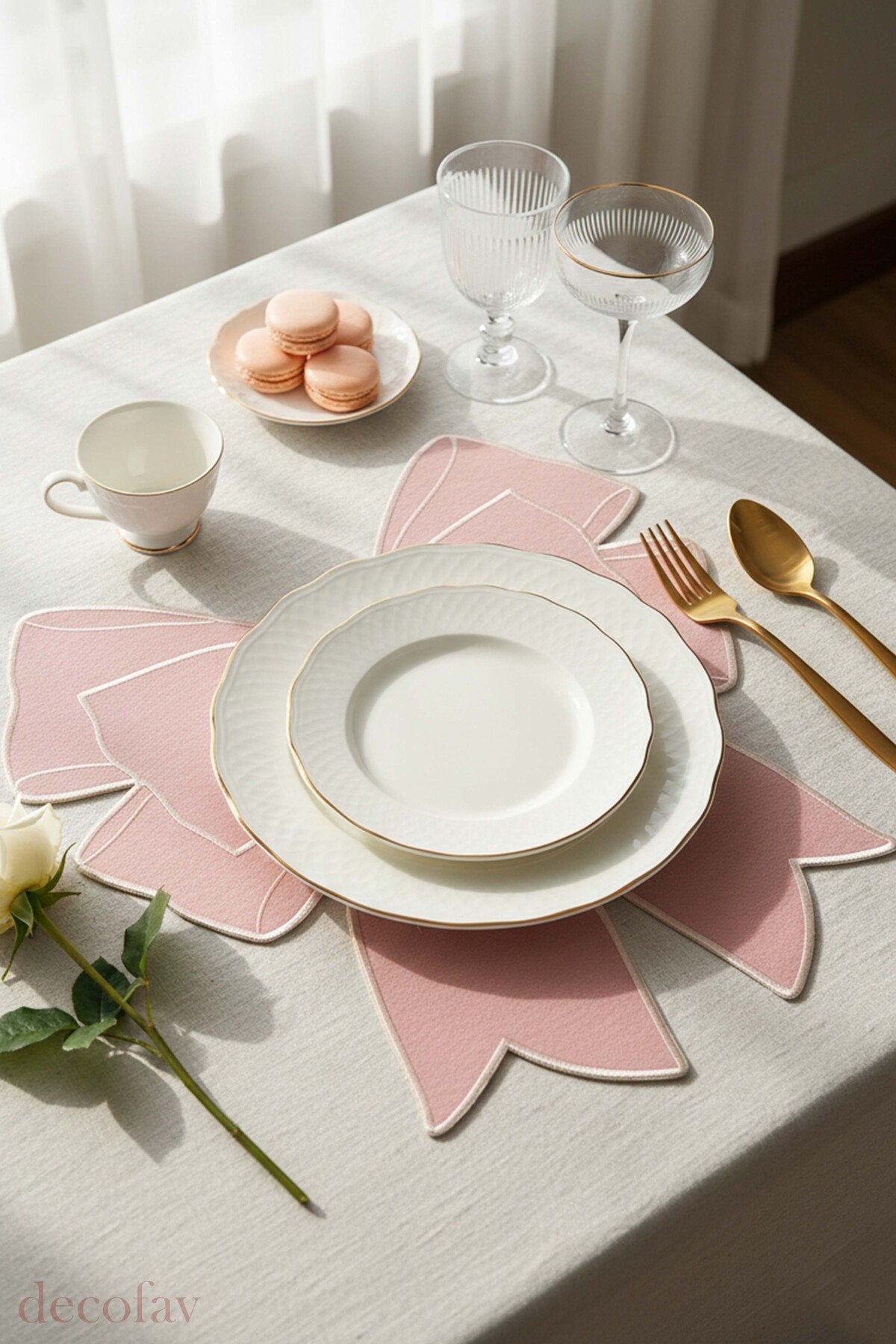 Bow Pembe Kumaş Fiyonk Form Beyaz Nakışlı Amerikan Servis 35x39 cm- 1 Adet